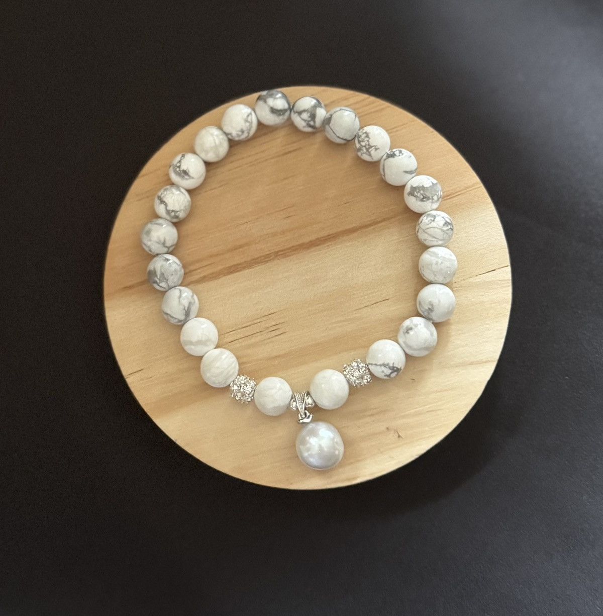 Handmade Howlite Pearl Bracelet Size ONE SIZE - 1 Thumbnail