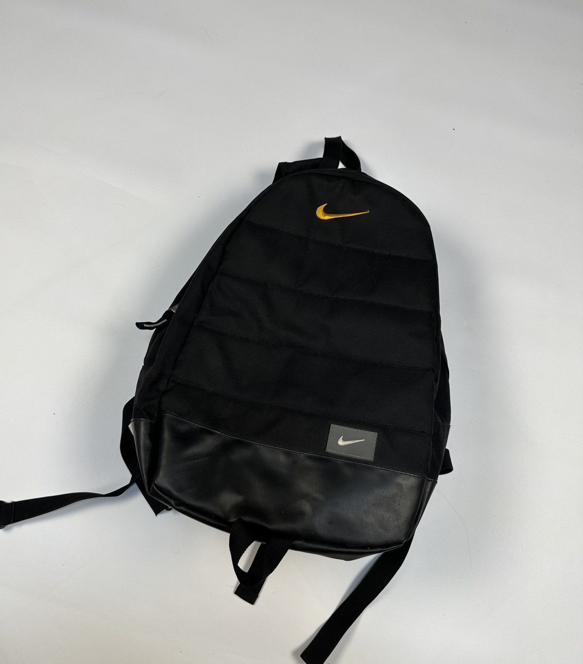 Nike × Vintage Vintage Nike Bag Swoosh Streetwear Rare Casual Hype Logo Size ONE SIZE - 1 Thumbnail