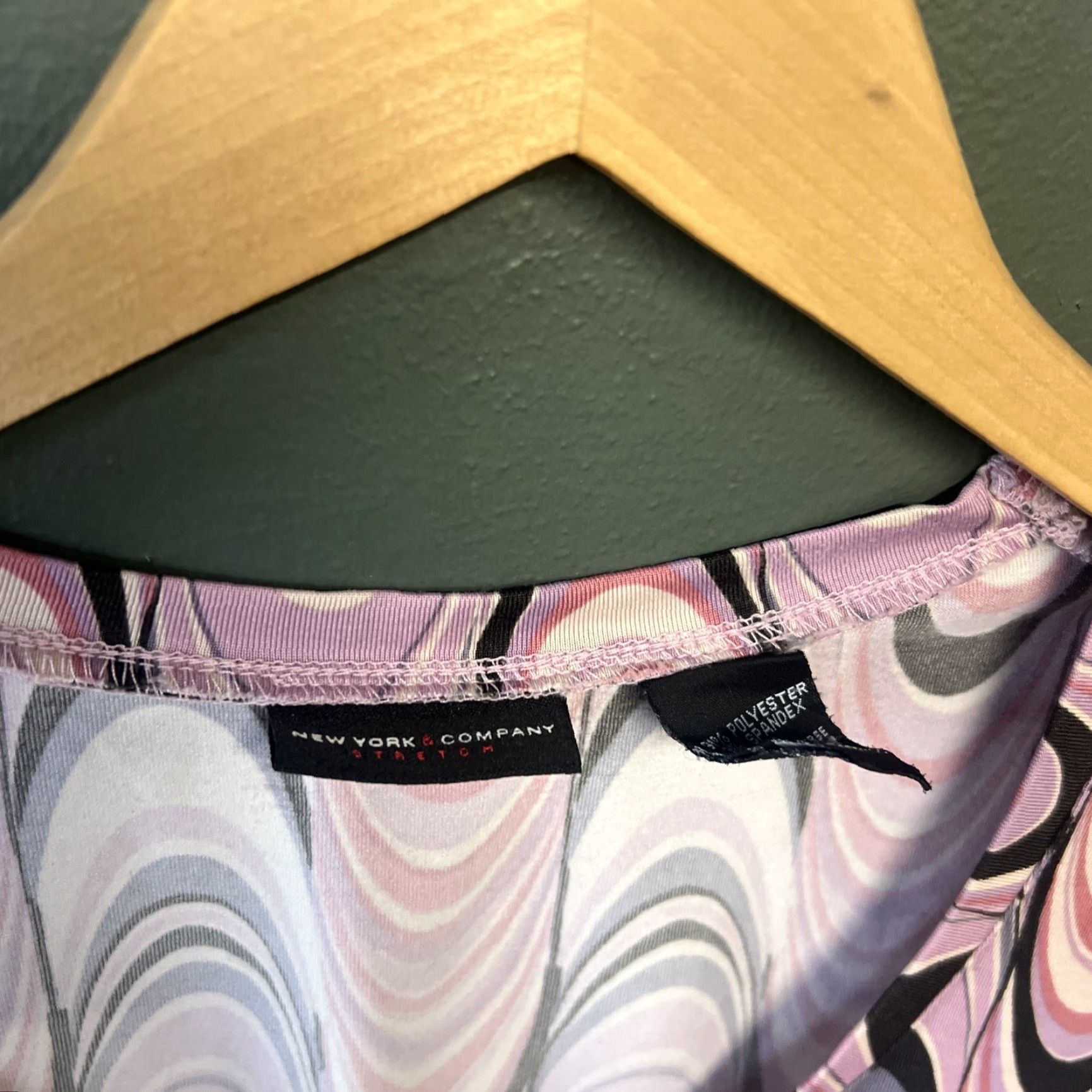 Vintage VINTAGE New York & Company Sleeveless Tank Top Womens Pink Purple Swirl 2000s Y2K Blouse S Size S / US 4 / IT 40 - 2 Thumbnail