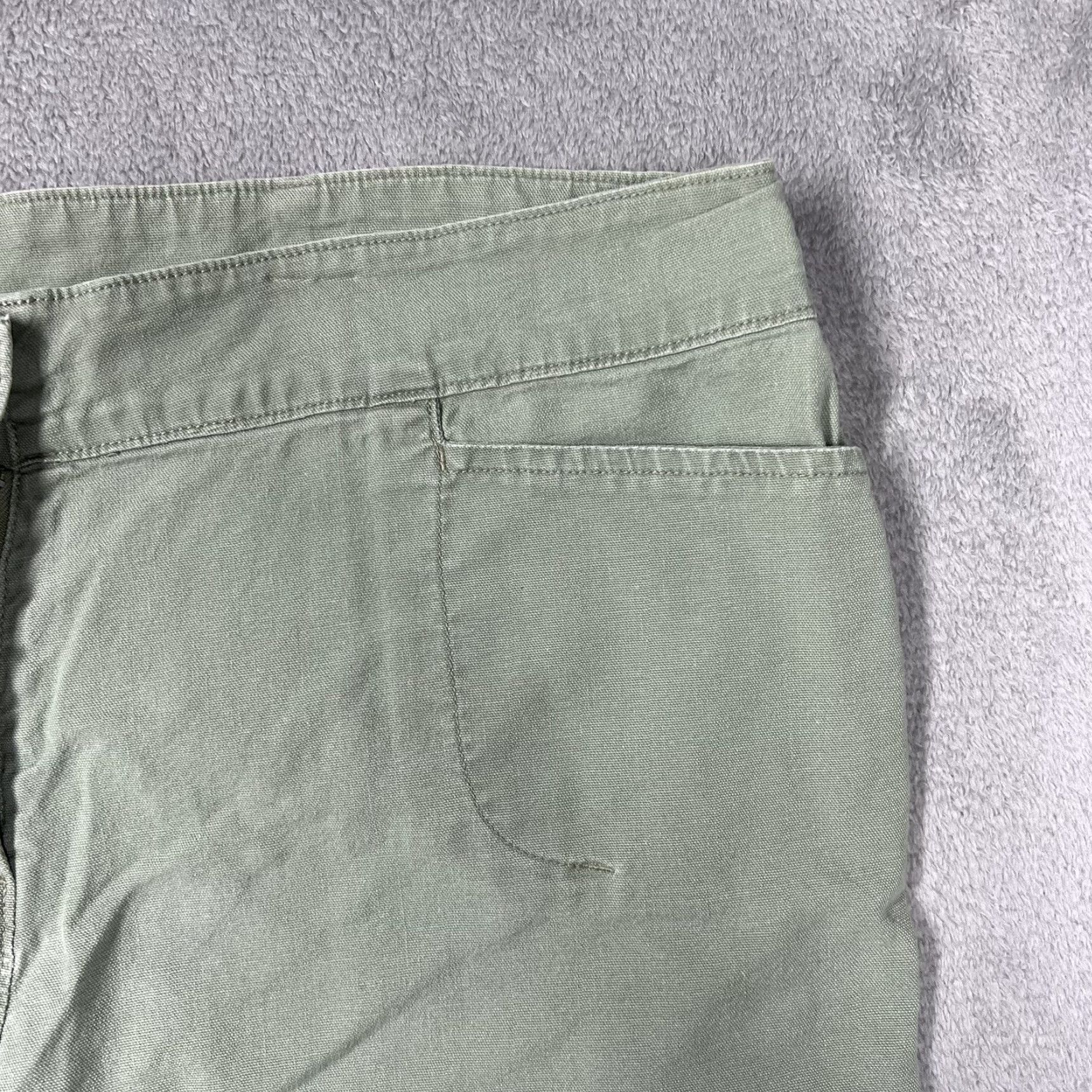 Vintage Woolrich Capri Pants Women's 14 Petite Sage Green 17” Inseam Cotton Spandex Pants Womens Capris Green 14 Woolrich Capris Size 36" / US 14 / IT 50 - 2 Thumbnail