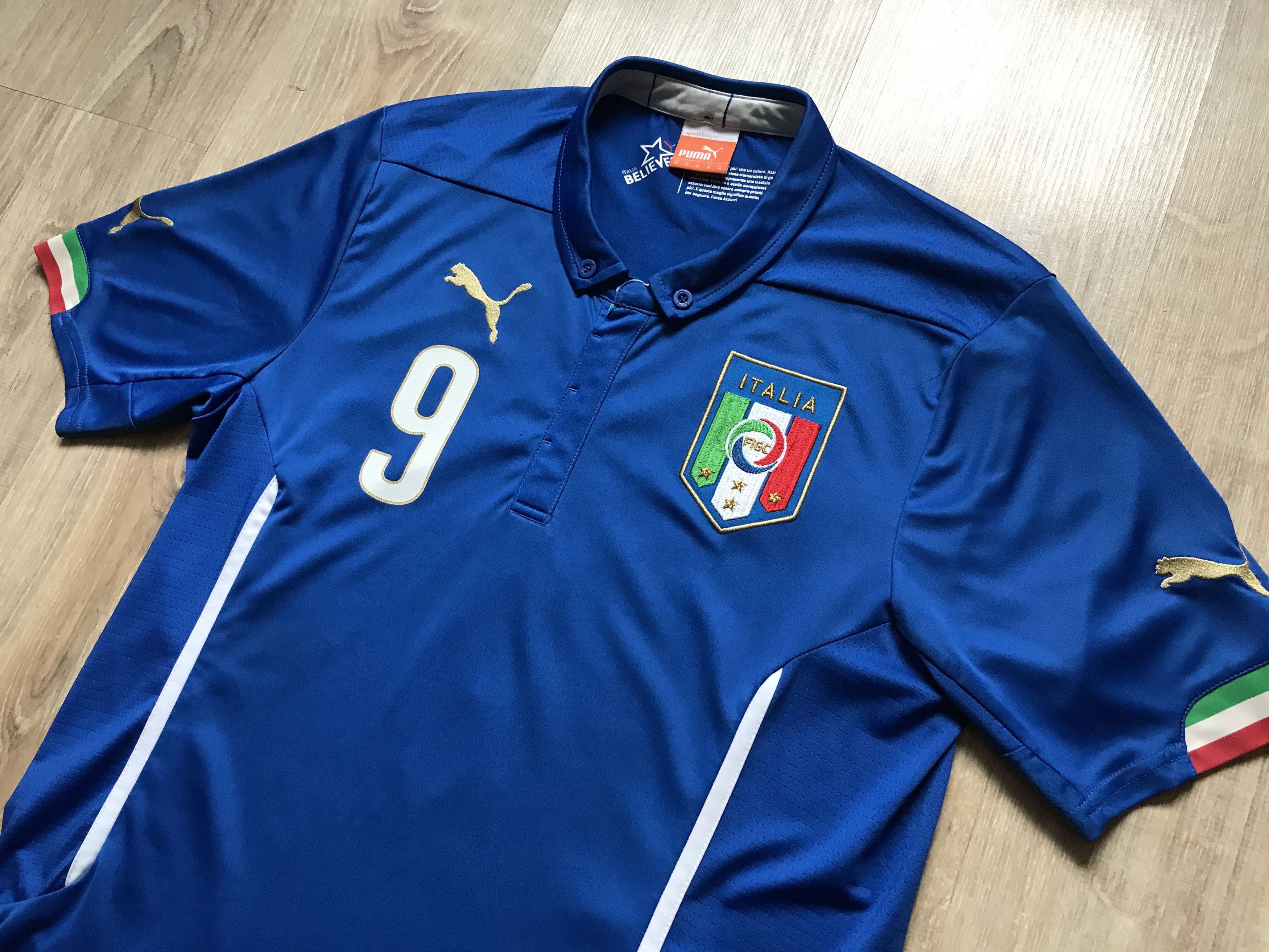 Puma × Vintage Vintage Puma Italy Home Football Shirt #9 Mario Balotelli Size US M / EU 48-50 / 2 - 4 Thumbnail