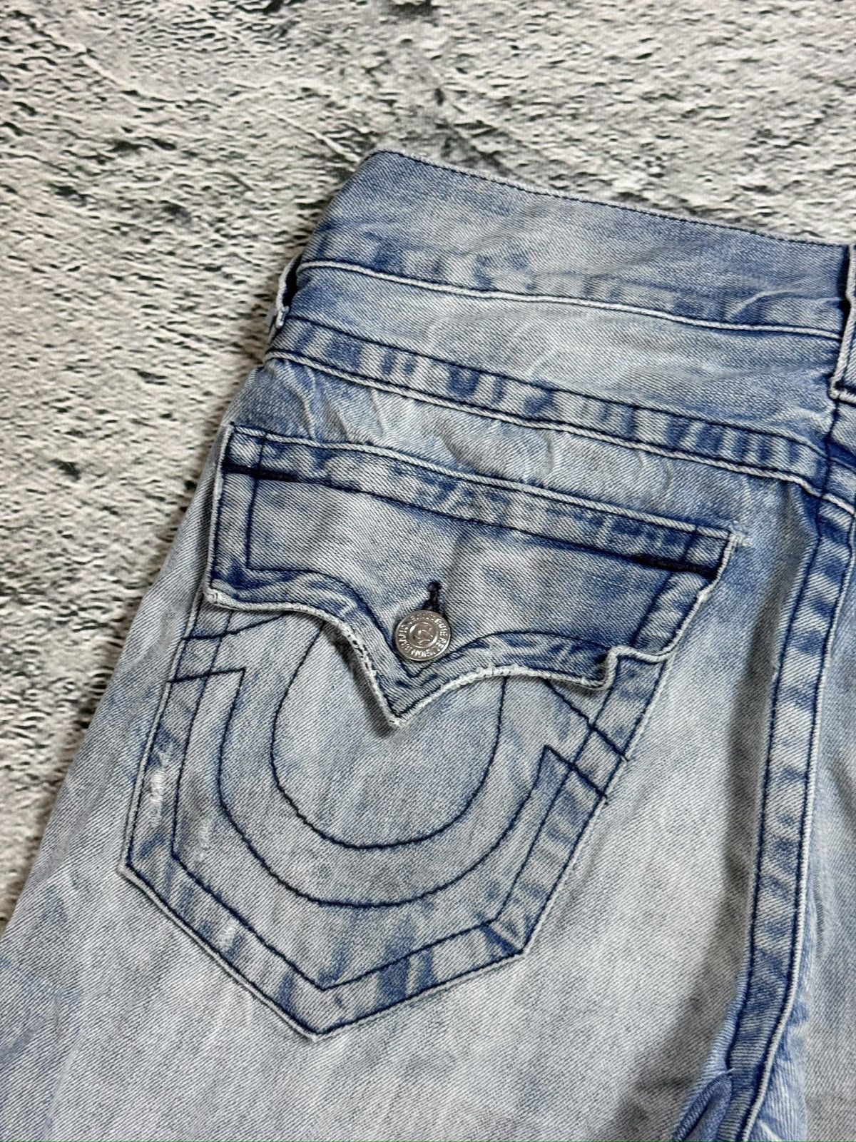 True Religion True Religion baby blue jeans black thick stitching straight Size US 32 / EU 48 - 3 Thumbnail