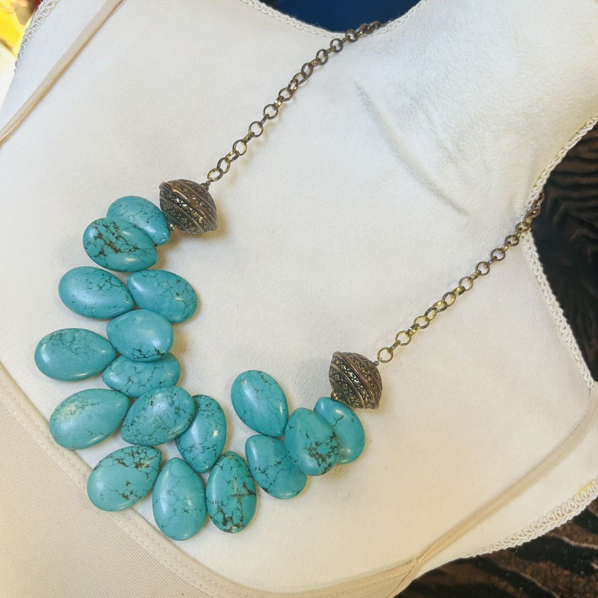 Vintage Handcrafted vintage raindrop howlite brass chain necklace Size ONE SIZE - 1 Thumbnail