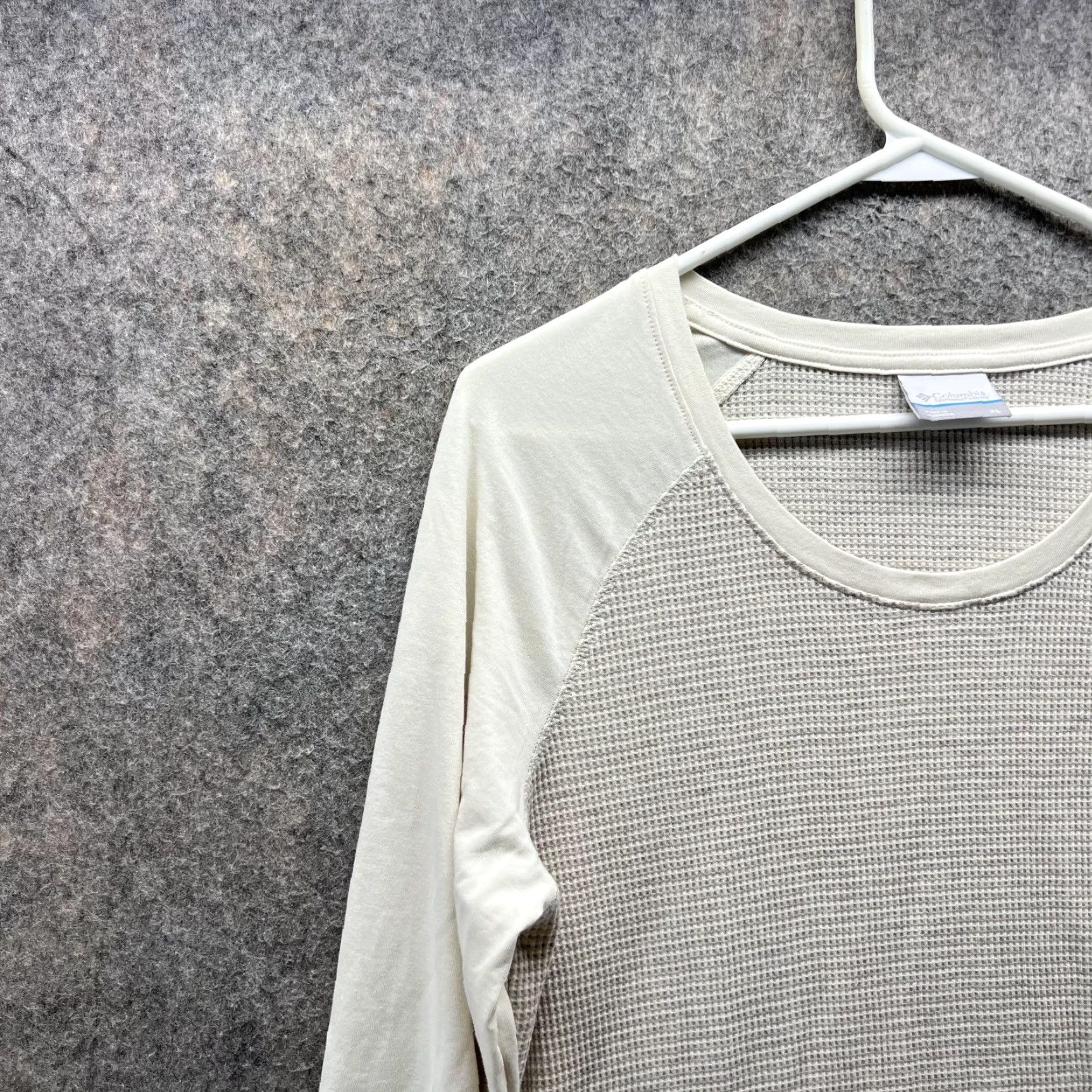Vintage VINTAGE Columbia Sweater Women XL Beige Crewneck Pullover Sweatshirt/ Sweatshirt VTG Size XL / US 12-14 / IT 48-50 - 3 Thumbnail