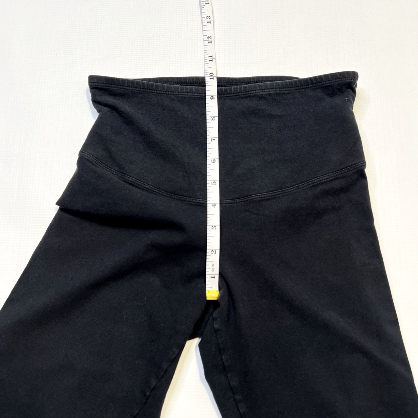 Vintage Yummie Gloria Leggings Capri Black Size Small Womens Activewear Shaping Stretch Capris Dark Washes Velvet? Size 28" / US 6 / IT 42 - 6 Thumbnail