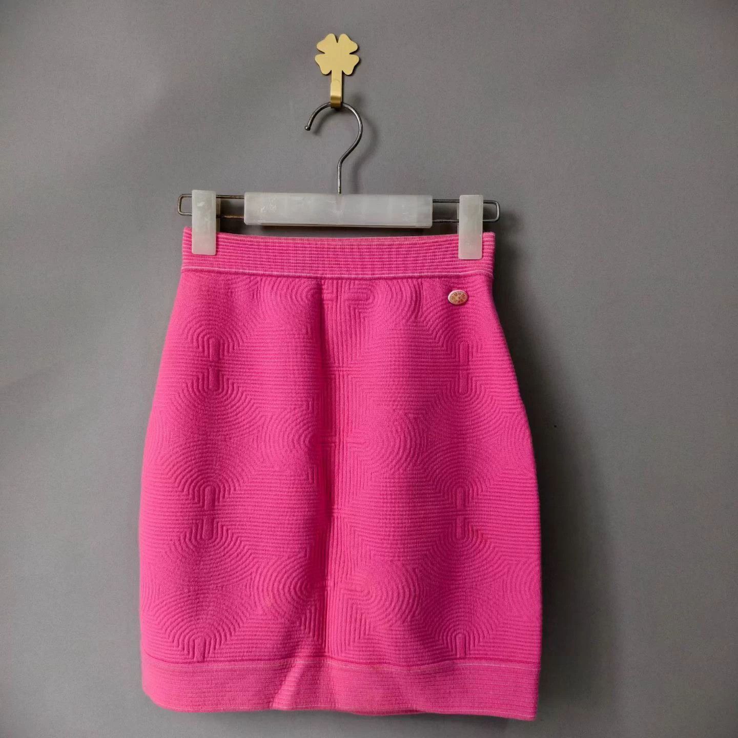 Chanel Chanel Seoul Raspberry Pink Skirt 34 99 Size 25" / US 0 / IT 36 - 1 Thumbnail