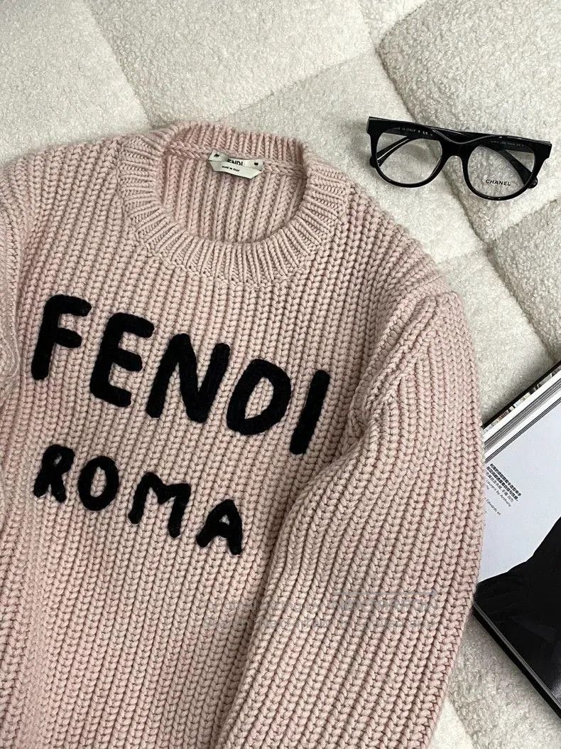 Fendi Fendi Pink Letter Sweater Size 4. Size US S / EU 44-46 / 1 - 3 Thumbnail
