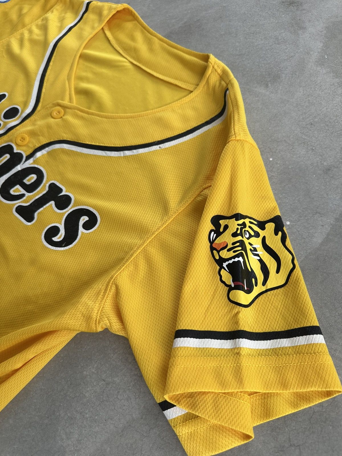 Japanese Brand JAPAN HANSHIN TIGERS YELLOW BASEBALL JERSEY Size US M / EU 48-50 / 2 - 3 Thumbnail