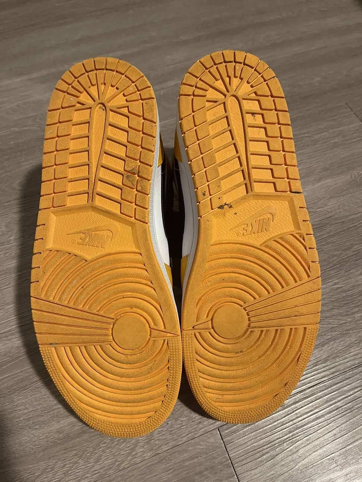 Jordan Brand Jordan 1 Mid Taxi Size US 10.5 / EU 43-44 - 6 Thumbnail