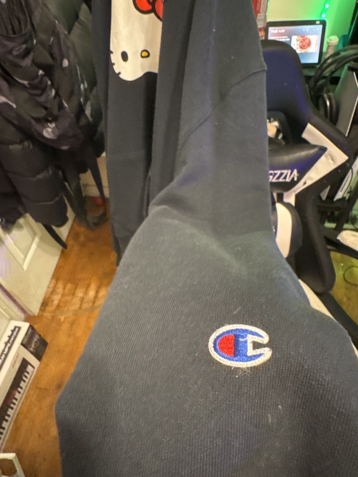 Champion × Market Hello Kitty Brand Hoodie Size US XL / EU 56 / 4 - 2 Thumbnail