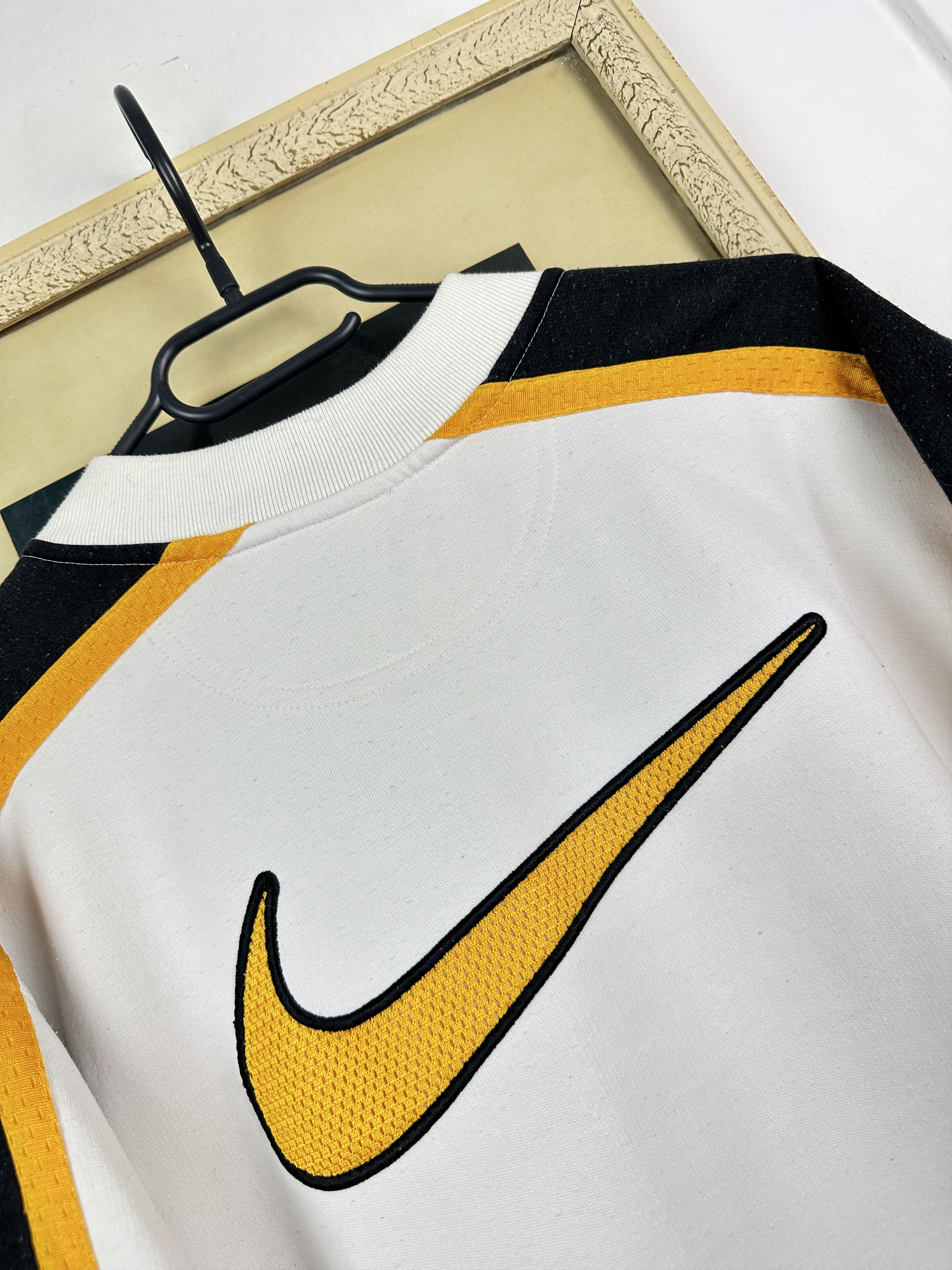 Nike Vintage Nike Big Logo Swoosh Sweatshirt White Rare Hype Size US S / EU 44-46 / 1 - 12 Thumbnail