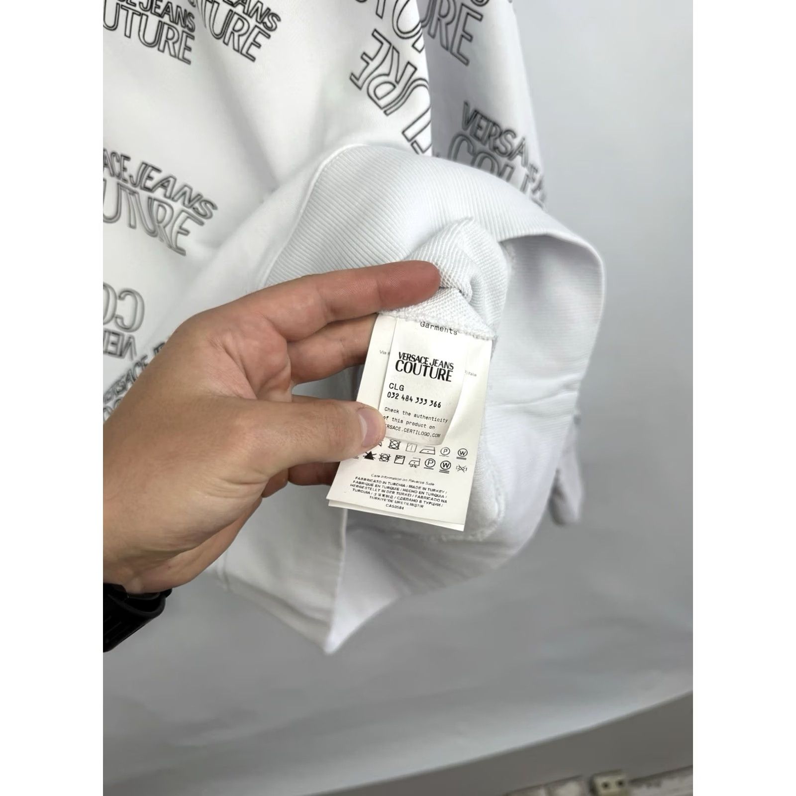 Versace Jeans Couture VINTAGE Versace Jeans Couture Sweatshirt Retro Hype Y2K XS White Mens Pullover XS/S Regular Size Size US XS / EU 42 / 0 - 6 Thumbnail