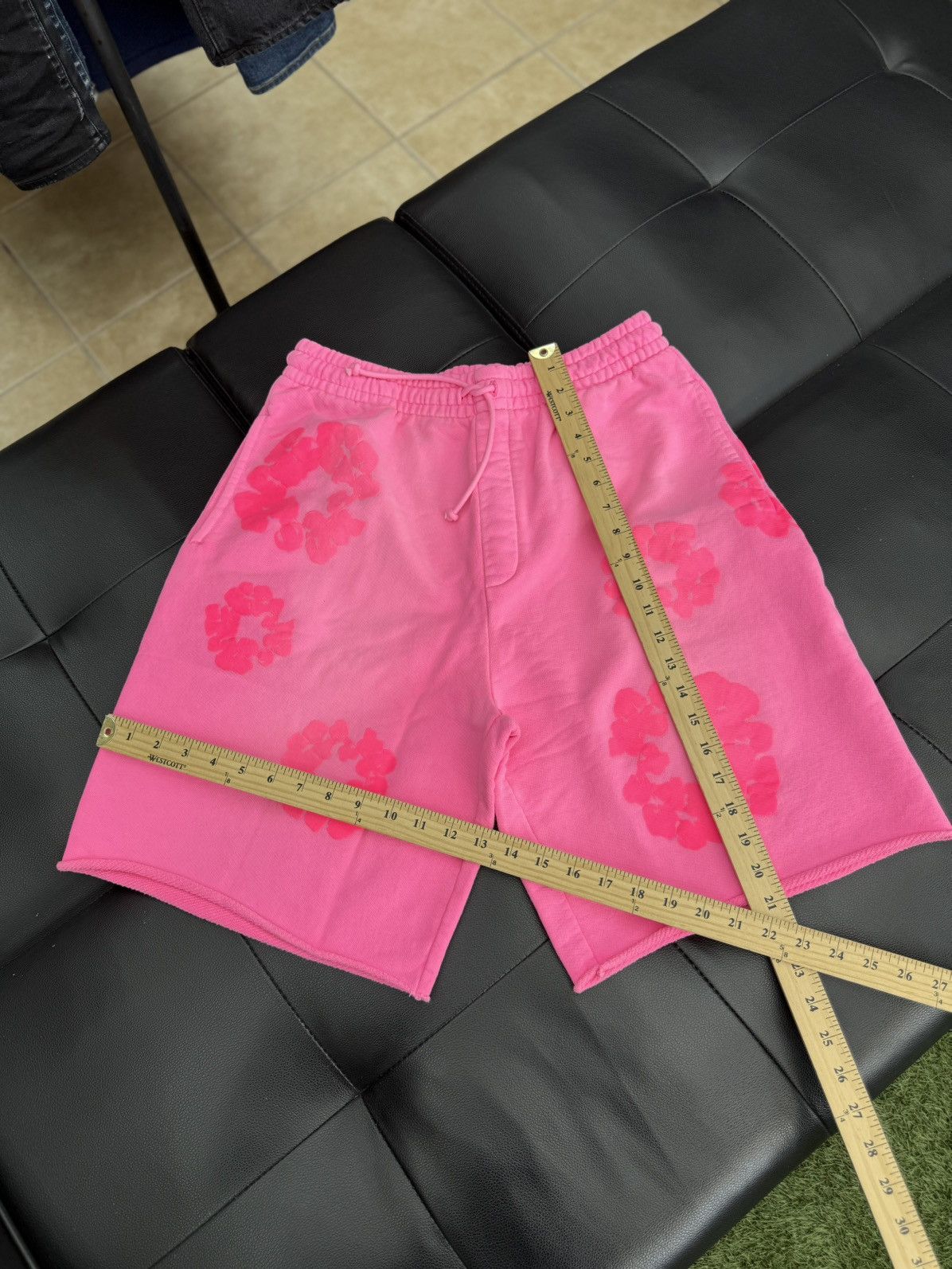 DENIM TEARS Denim Tears 2025 Cotton Wreath Shorts Pink Size Small Size US 29 - 6 Thumbnail