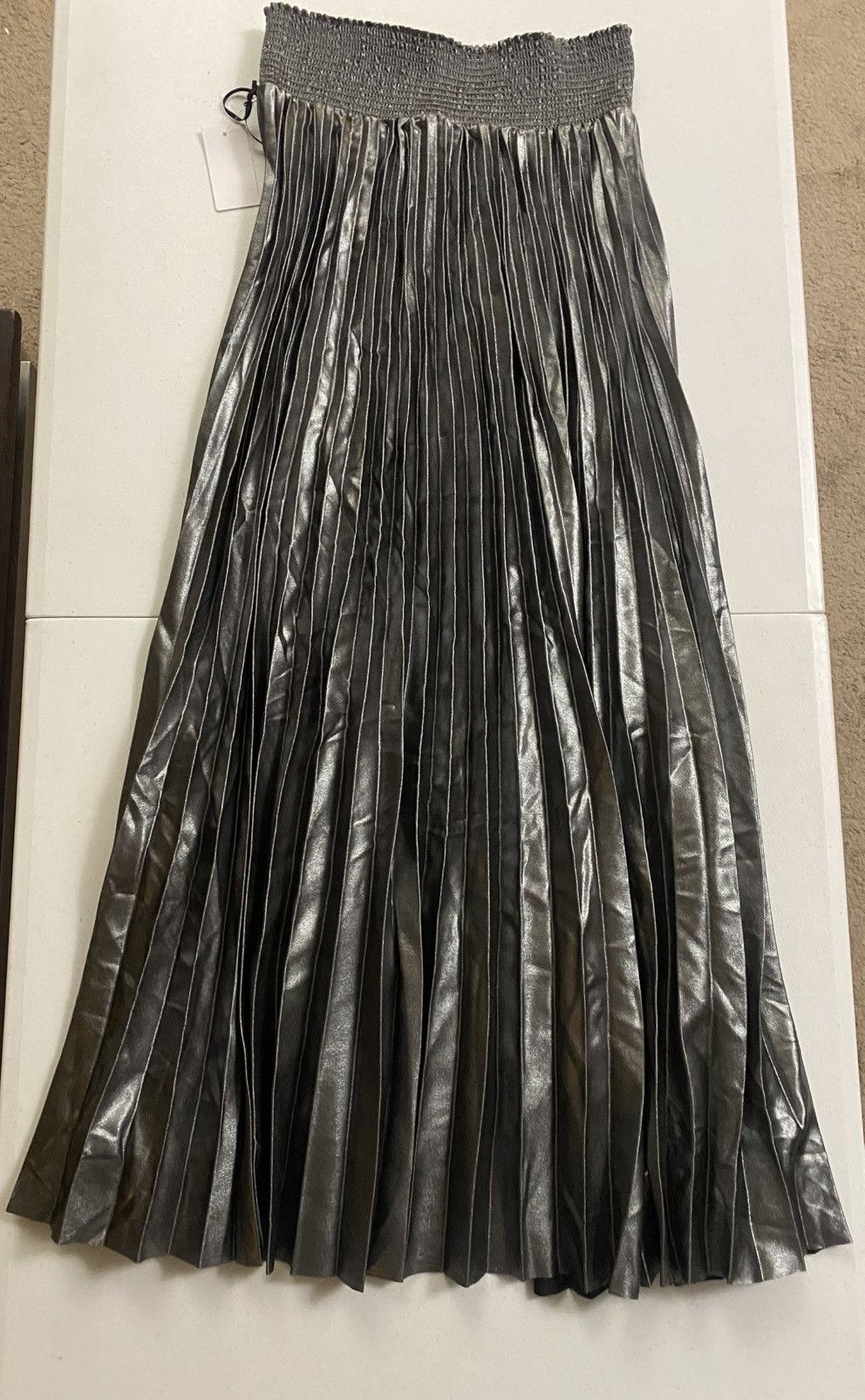 House of Harlow House of Harlow 1960 Metallic Gunmetal Pleated Maxi Skirt XS Size 26" / US 2 / IT 38 - 4 Thumbnail