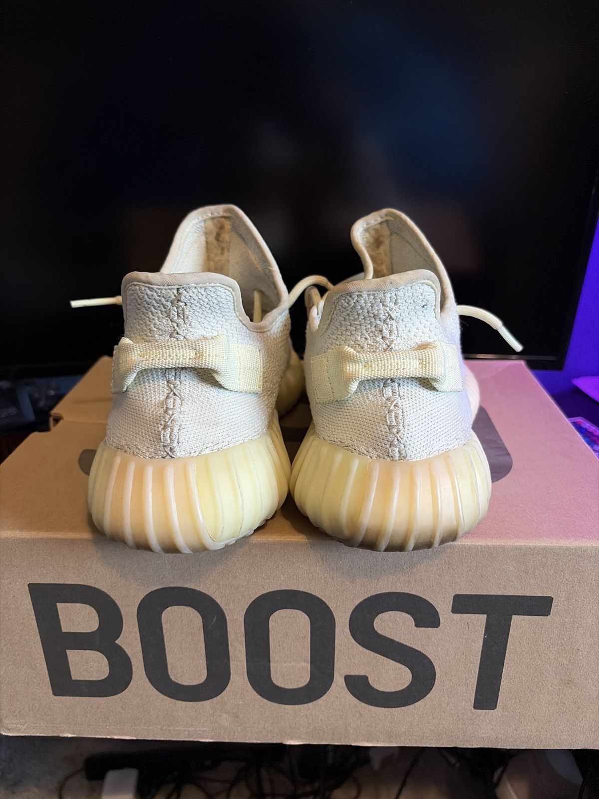 Yeezy Yeezy 350 v2 butters Size US 10.5 / EU 43-44 - 2 Thumbnail