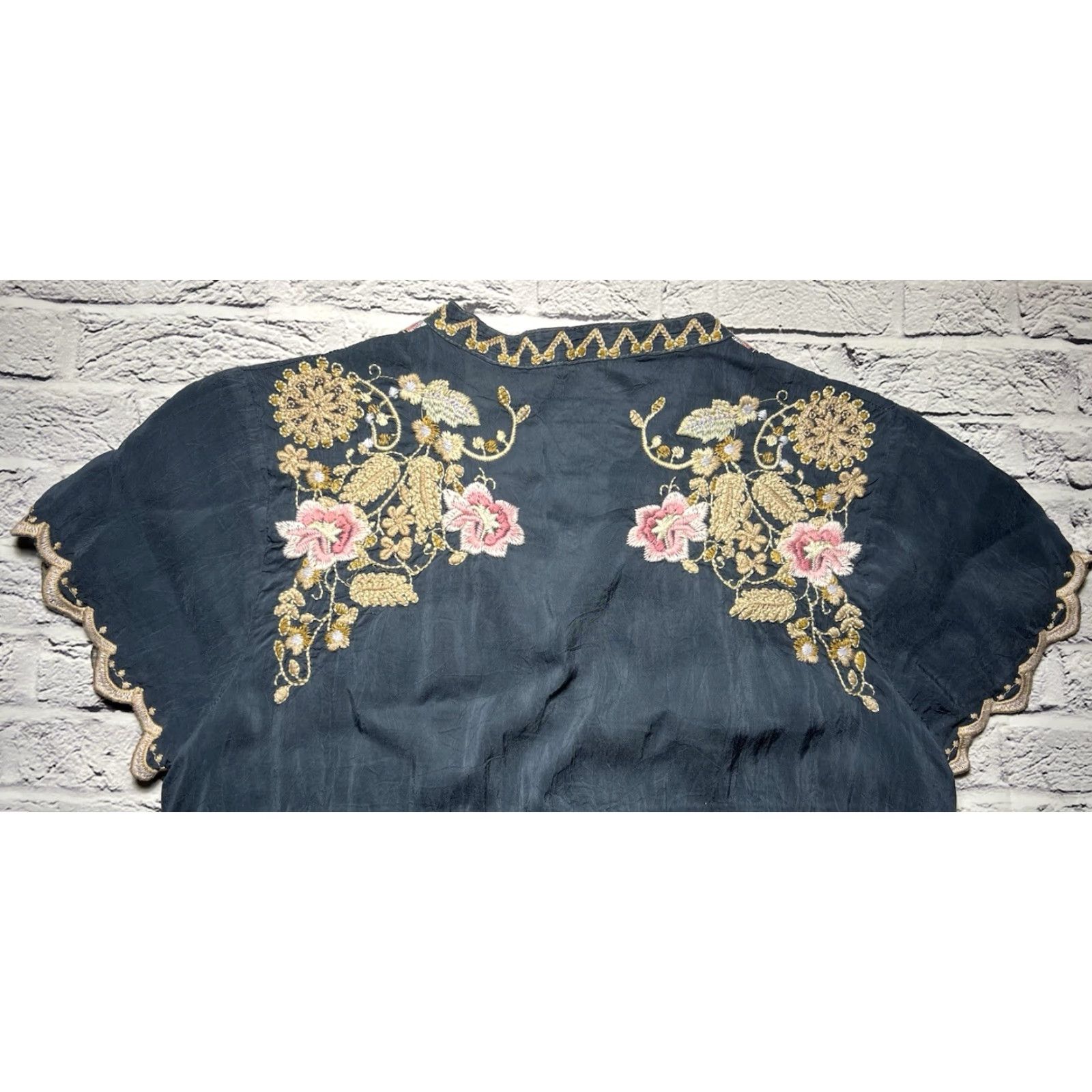 Johnny Was JOHNNY WAS Blouse Tunic XS Women's Gray Floral Embroidered Bohemian V-Neck Short Sleeve Charcoal All Seasons Size XS / US 0-2 / IT 36-38 - 6 Thumbnail