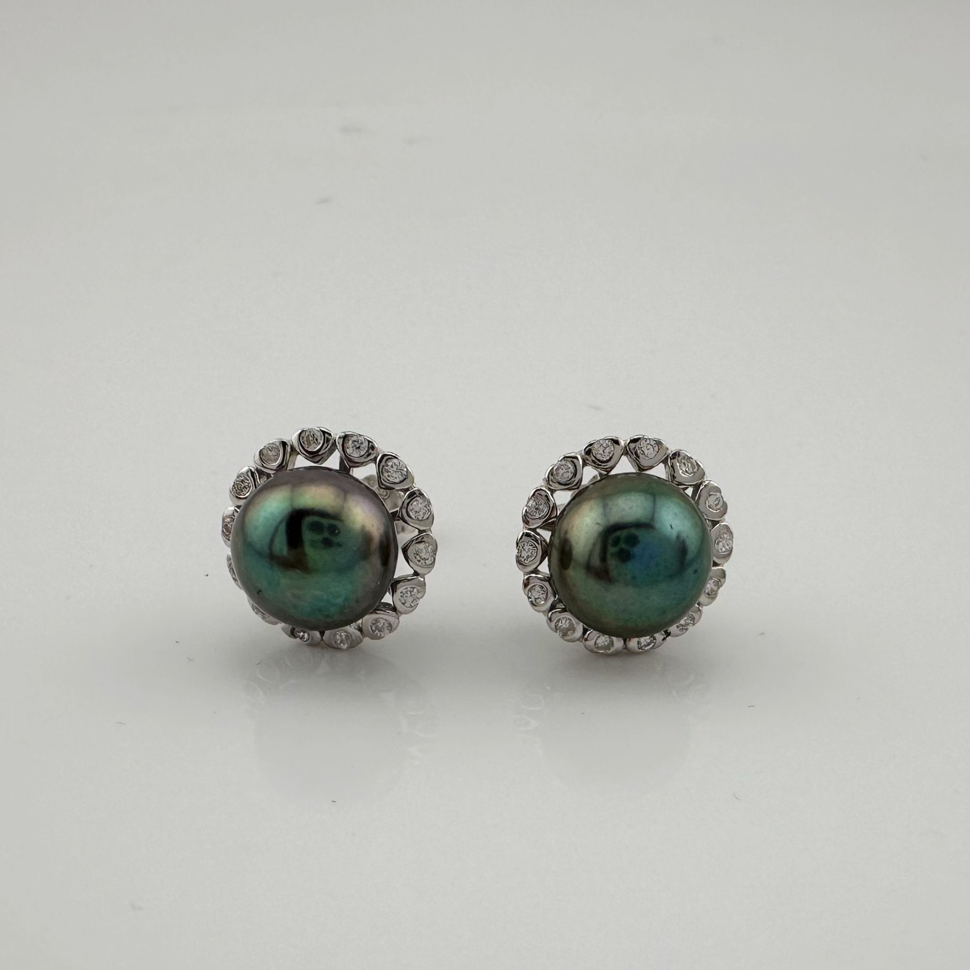 Other Peacock Pearl Halo Stud Earrings Size ONE SIZE - 7 Thumbnail