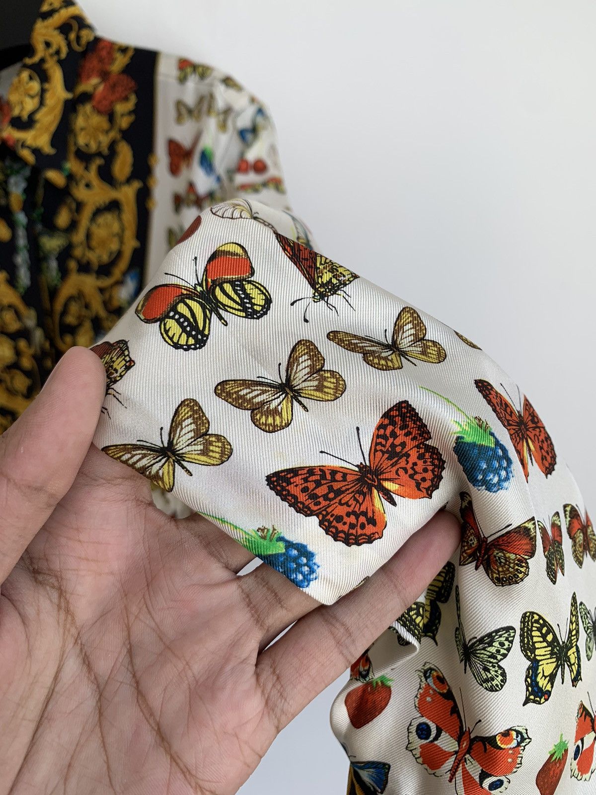 Versace Vintage 90s Gianni Versace Gold Butterflies Silk Shirt Size M / US 6-8 / IT 42-44 - 14 Thumbnail