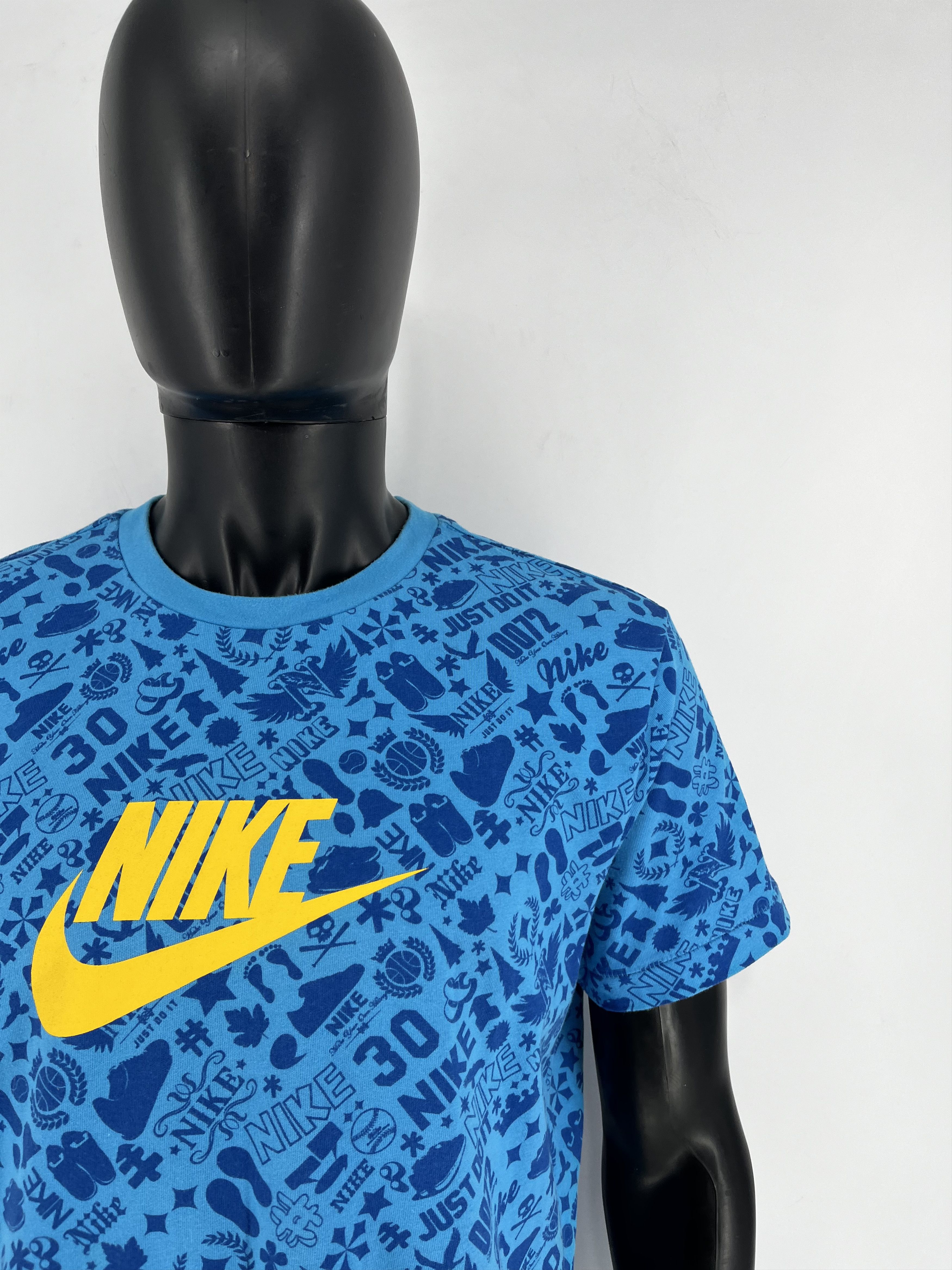 Nike Vintage y2K Nike Swoosh Logo Tee Travis Scott Style Grailed Size US XL / EU 56 / 4 - 7 Thumbnail