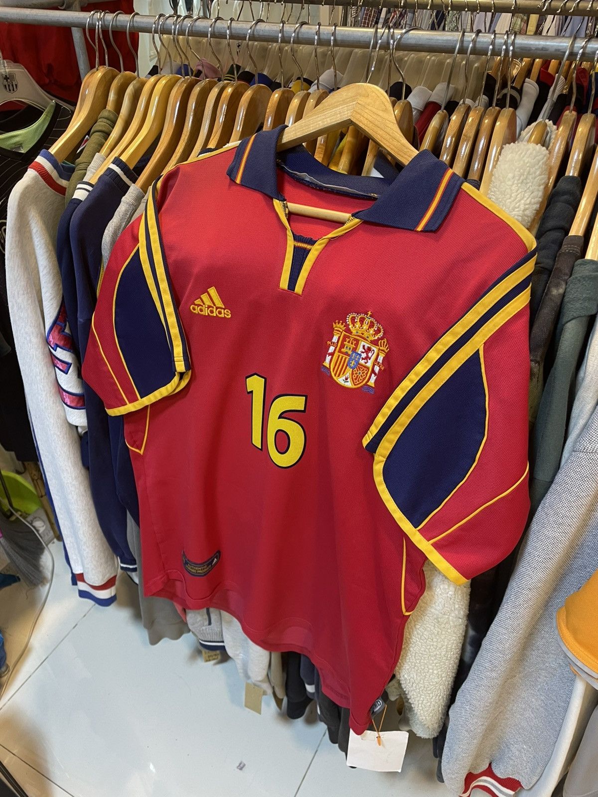 Adidas Vintage 1999-2000 Espan a Home Kit Size US M / EU 48-50 / 2 - 1 Thumbnail
