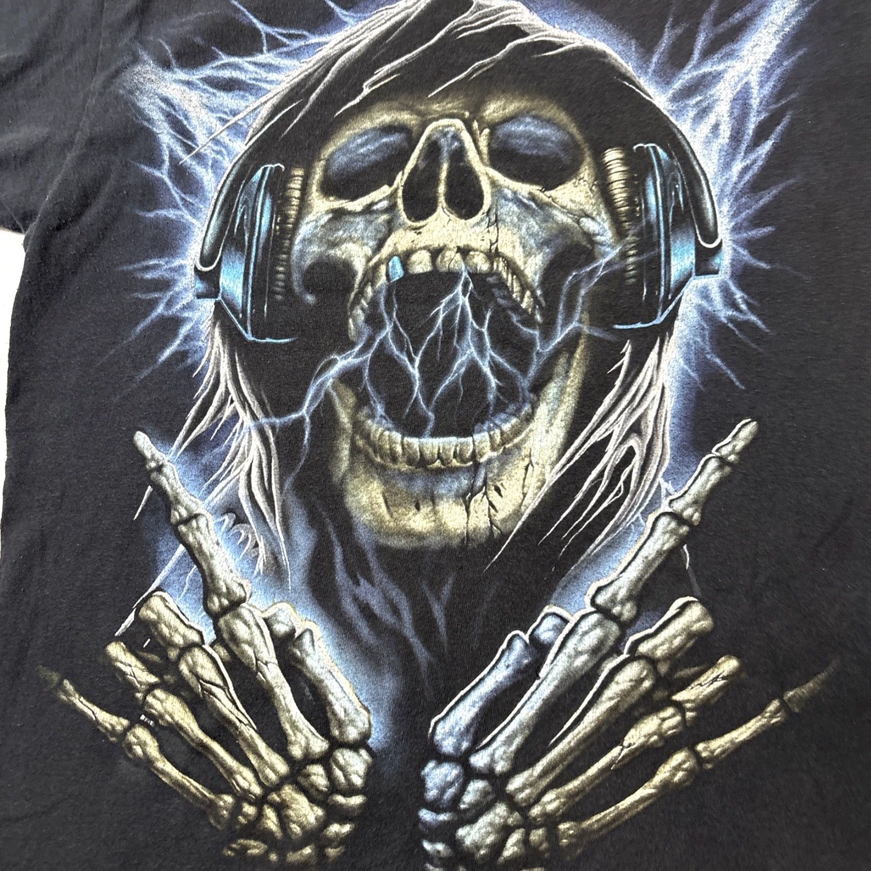 Vintage Men’s Black Graphic T Shirt Skeleton Lightning Headphones Rock Music Rock Mens S Short Sleeve Cut Tag Size US S / EU 44-46 / 1 - 2 Thumbnail