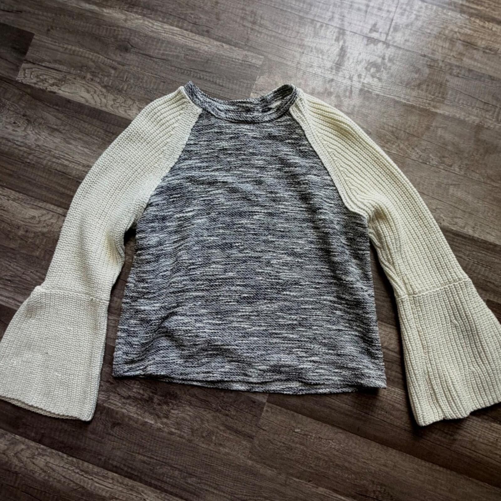 Other Dolan Left Coast Collection Bell Sleeve Sweater Gray Cream Size S / US 4 / IT 40 - 1 Thumbnail