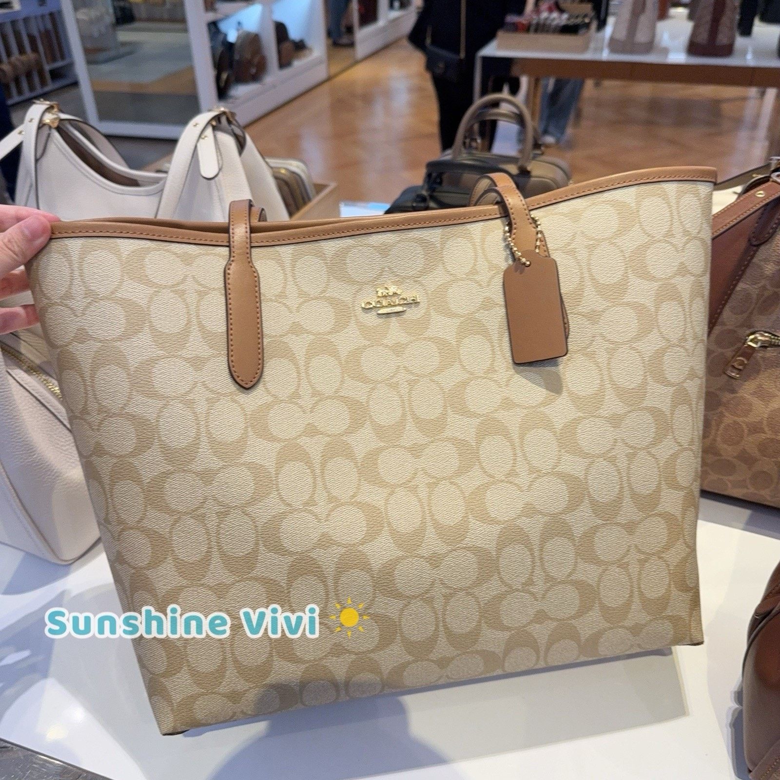 Coach NWT COACH CITY TOTE Light Khaki Saddle Leather 5696 Size ONE SIZE - 1 Thumbnail