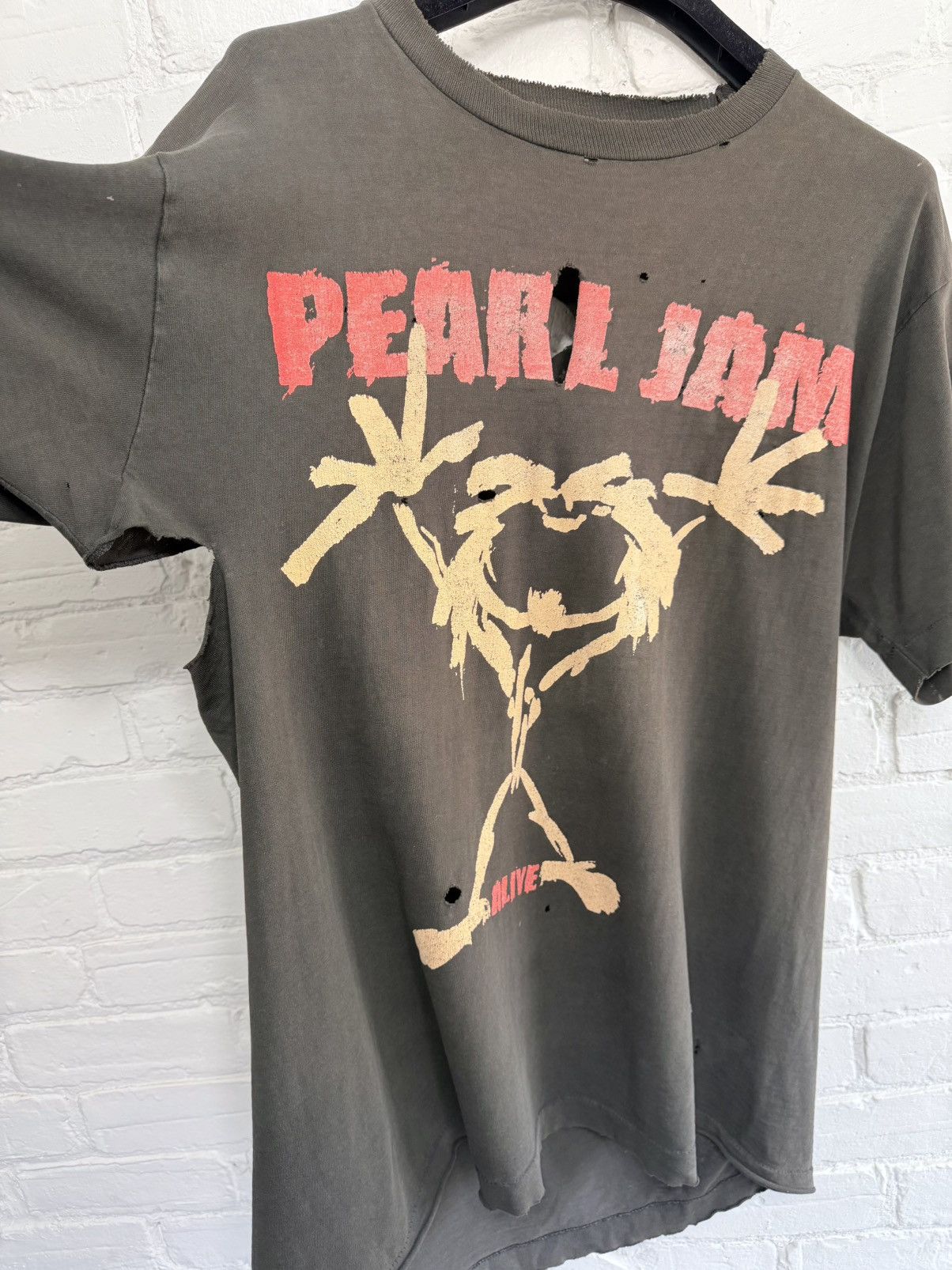 Vintage Vintage 90's thrashed Pearl Jam Alive shirt Size US XL / EU 56 / 4 - 3 Thumbnail