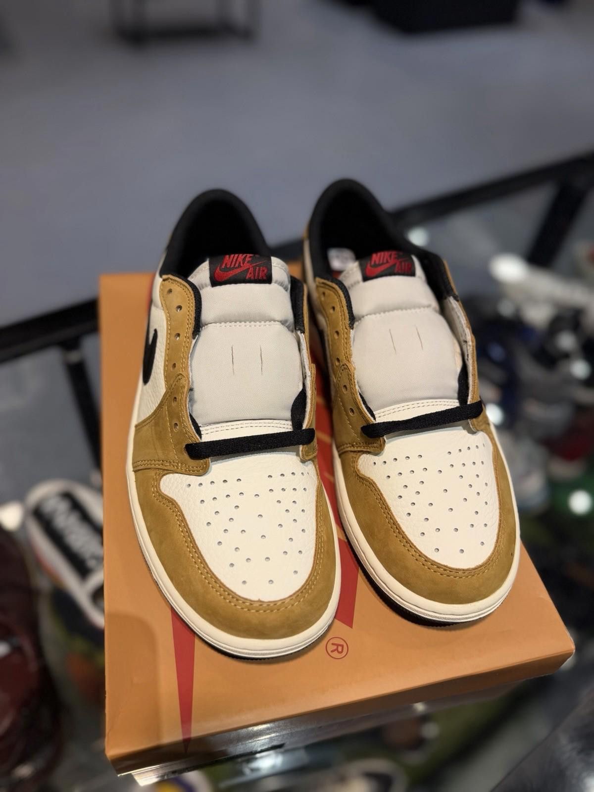 Jordan Brand Size 10.5M Air Jordan 1 Low OG Rookie of the Year CZ0790-107 Size US 10.5 / EU 43-44 - 4 Thumbnail