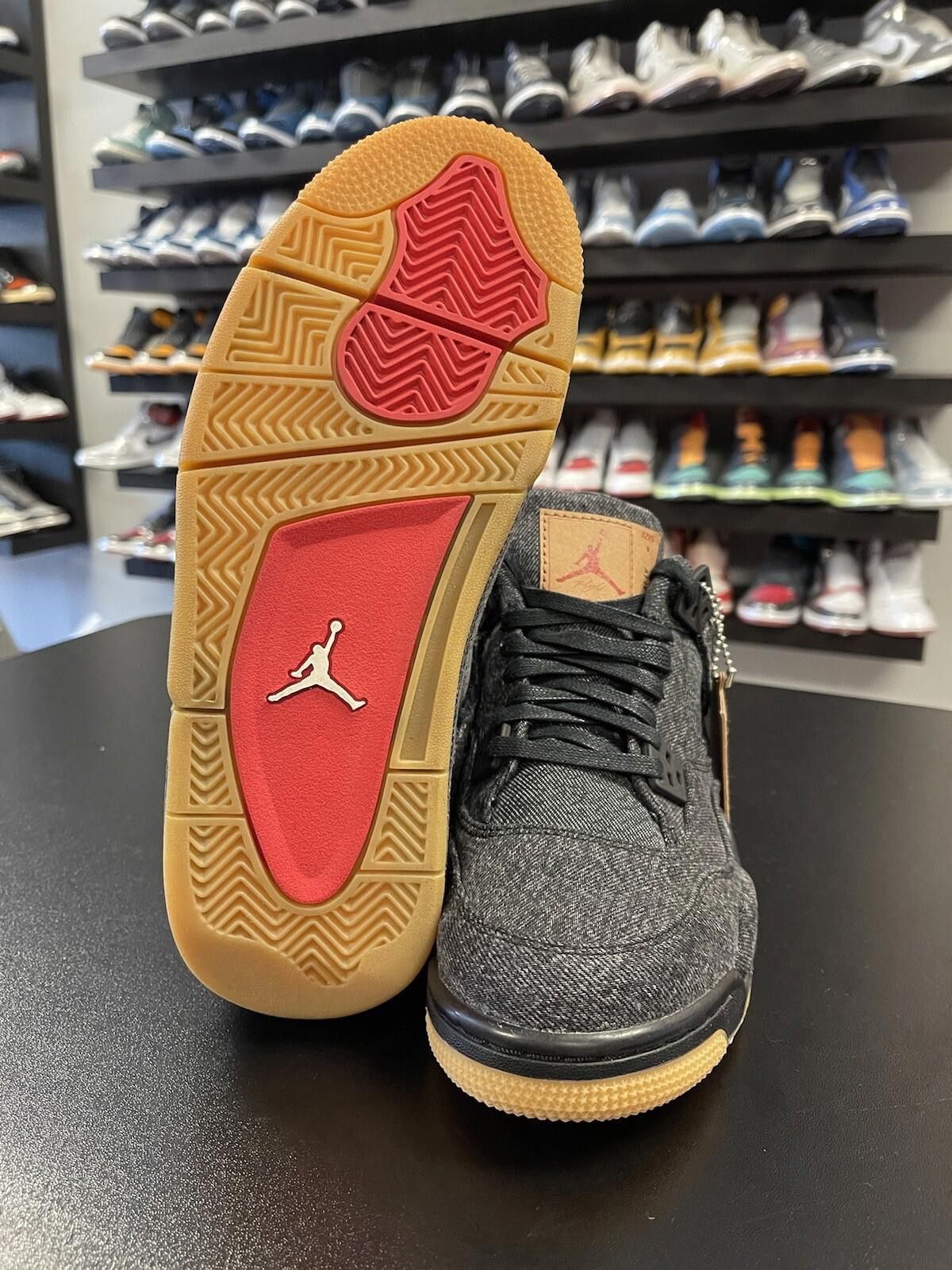 Jordan Brand Size 6 - Levi's x Air Jordan 4 Retro Black Denim Very Clean Size US 6 / EU 39 - 9 Thumbnail