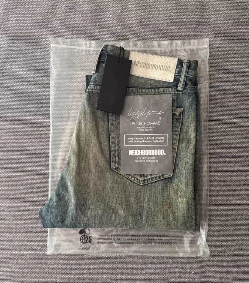 Neighborhood Neighborhood size L Distressed Slashed Washed Jeans Size US 30 / EU 46 - 3 Thumbnail