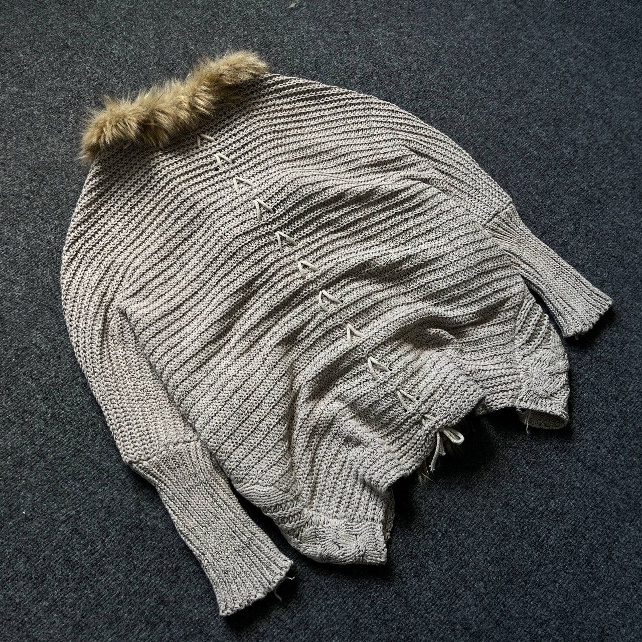 If Six Was Nine VTG Women’s Cape Knit With Faux Fur One Size 00s USA Hype Size ONE SIZE - 6 Thumbnail