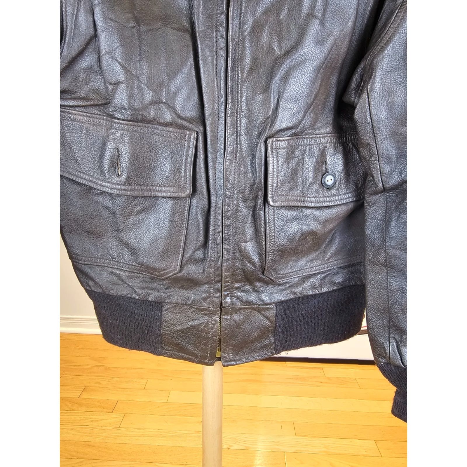 Schott VINTAGE SCHOTT G-1 FLIGHT BOMBER LEATHER JACKET SZ 36 Men Brown 70s 26" Top to Bottom 21" Chest 24" Shoulder to Cuff 17" Cross Shoulder Size US XXS / EU 40 - 3 Thumbnail