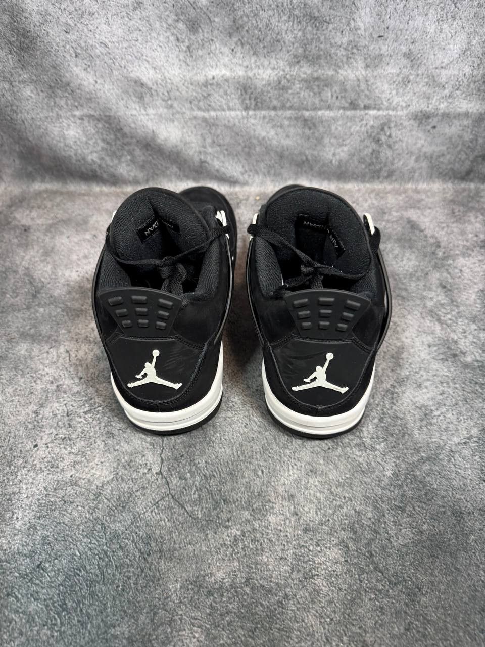 Jordan Brand Size 11 | Jordan 4 White Thunder No Box | Pre-Owned Size US 11 / EU 44 - 2 Thumbnail