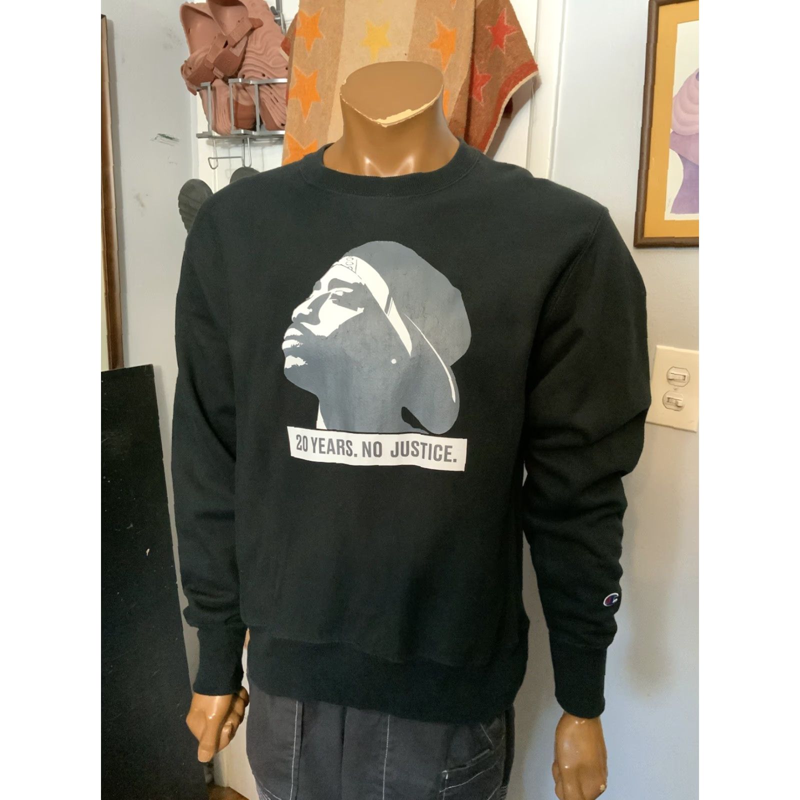 Champion VINTAGE Champion Reverse Weave Unsolved The Murders Of Tupac & Notorious Sweatshirt Sz.M Size US M / EU 48-50 / 2 - 7 Thumbnail