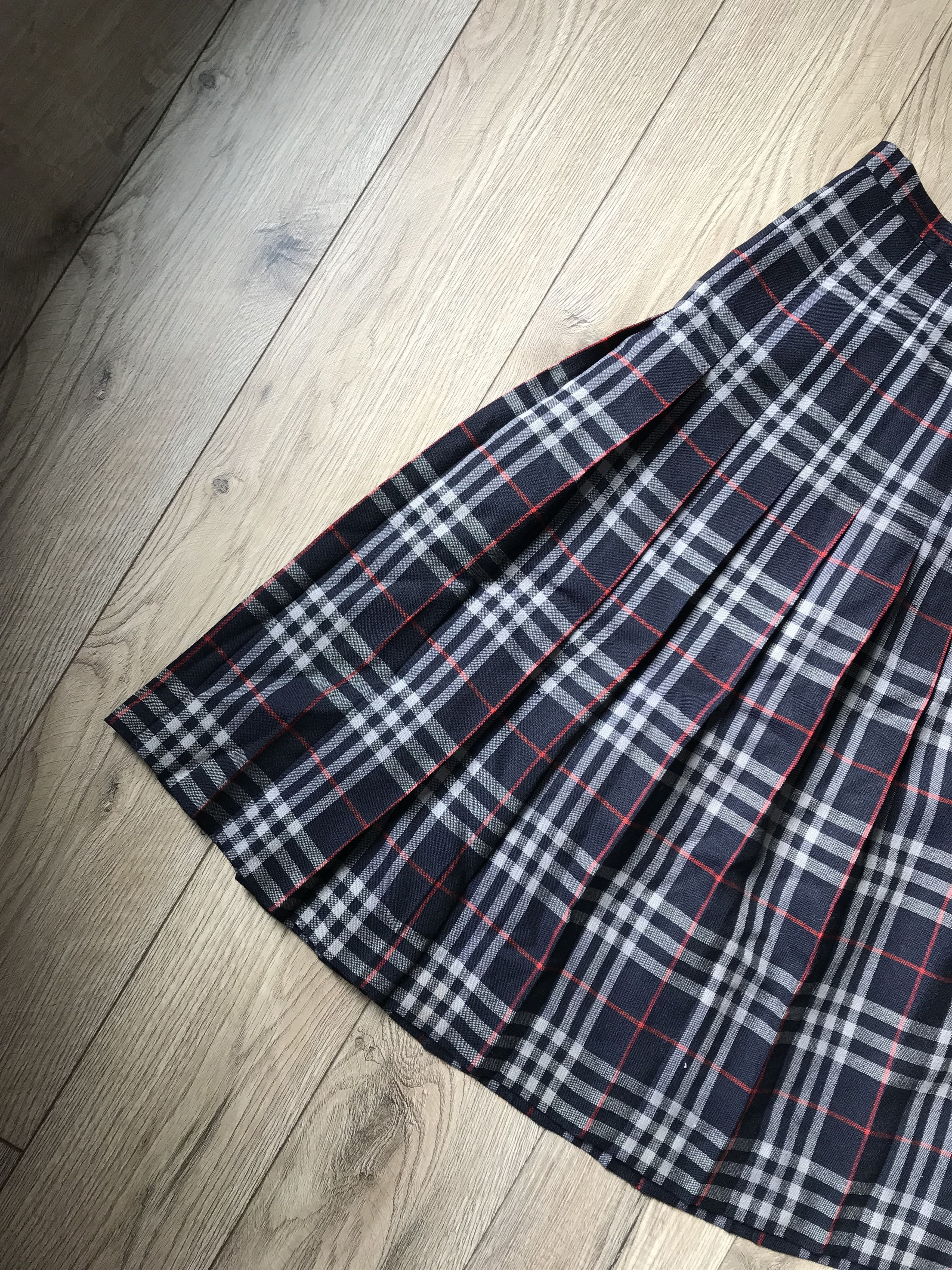 Burberry Beautiful Burberry wool skirt British style vintage Size 27" / US 4 / IT 40 - 6 Thumbnail