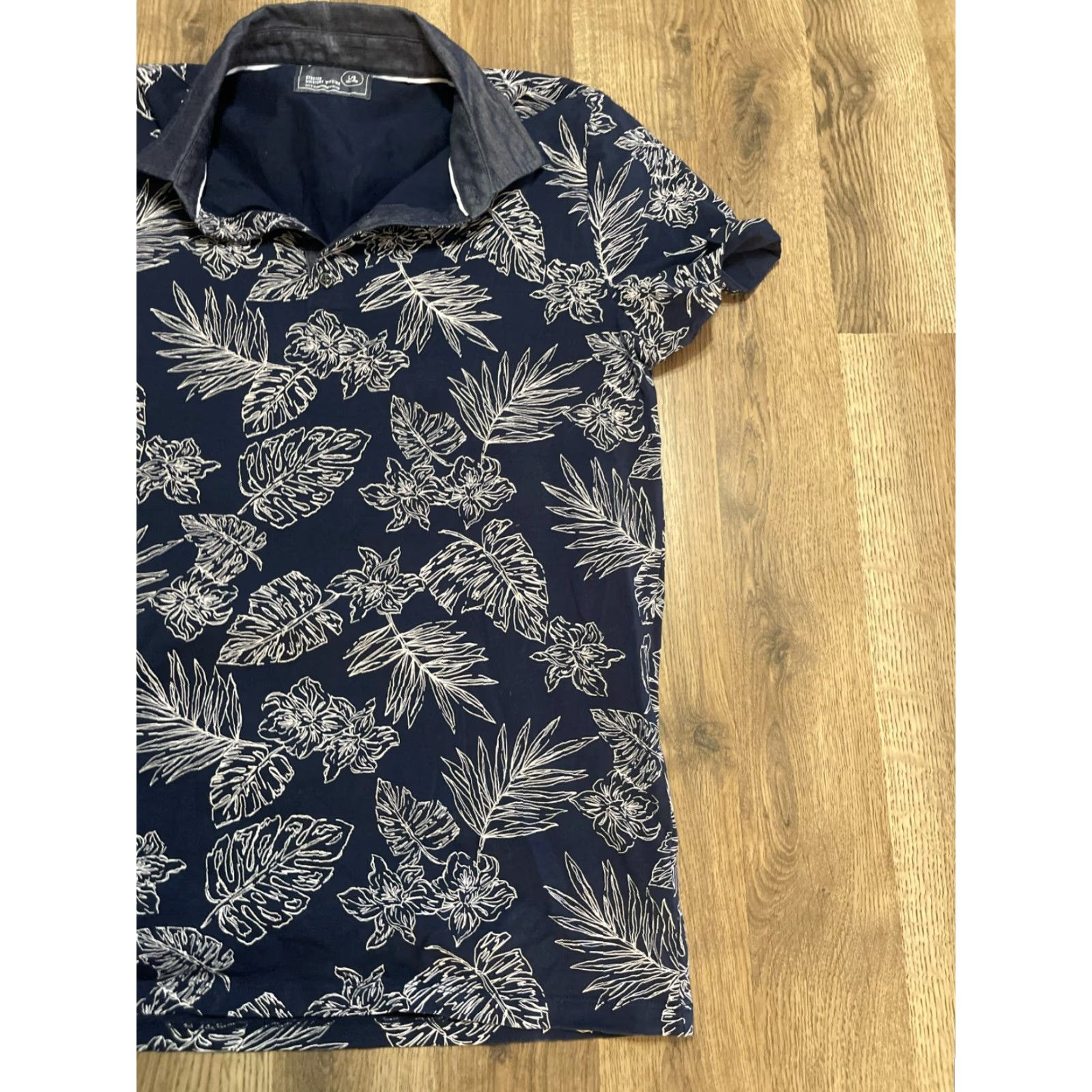 Express Express Shirt Polo, Men's Large, Express, Polo Short Sleeve, Floral, Blue White, Casual, Regular, White, 3-Season, Men, Shirt Size US L / EU 52-54 / 3 - 3 Thumbnail