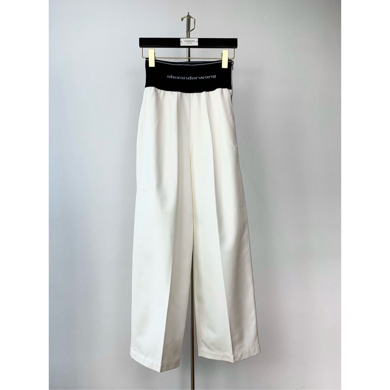 Alexander Wang Alexander Wang High-Waisted White Stretch Tapered Pants Size Size 26" / US 2 / IT 38 - 1 Thumbnail