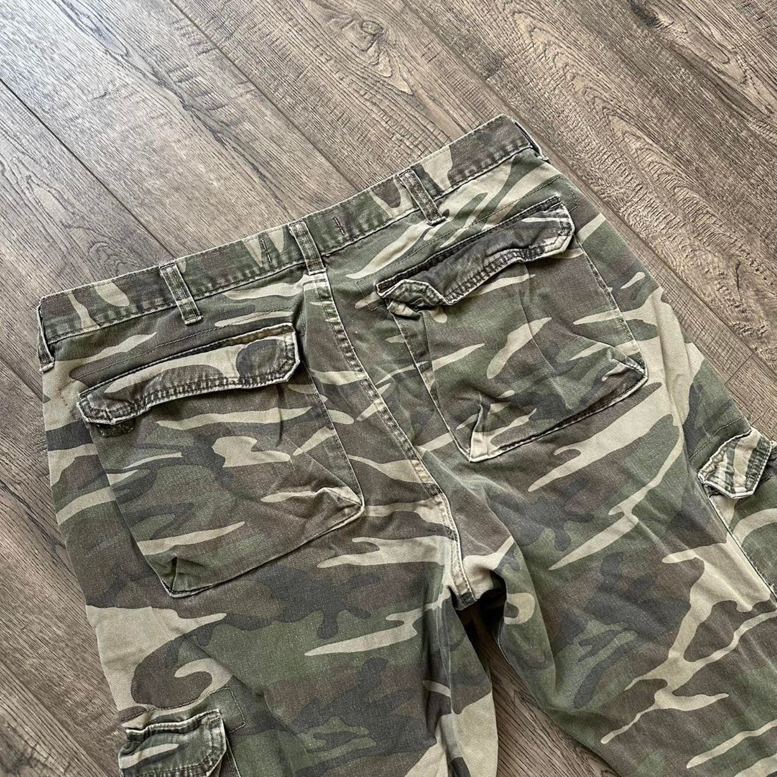 Vintage Vintage 00s Baggy Woodland Camo Wrangler Faded Cargo Pants Size US 36 / EU 52 - 8 Thumbnail
