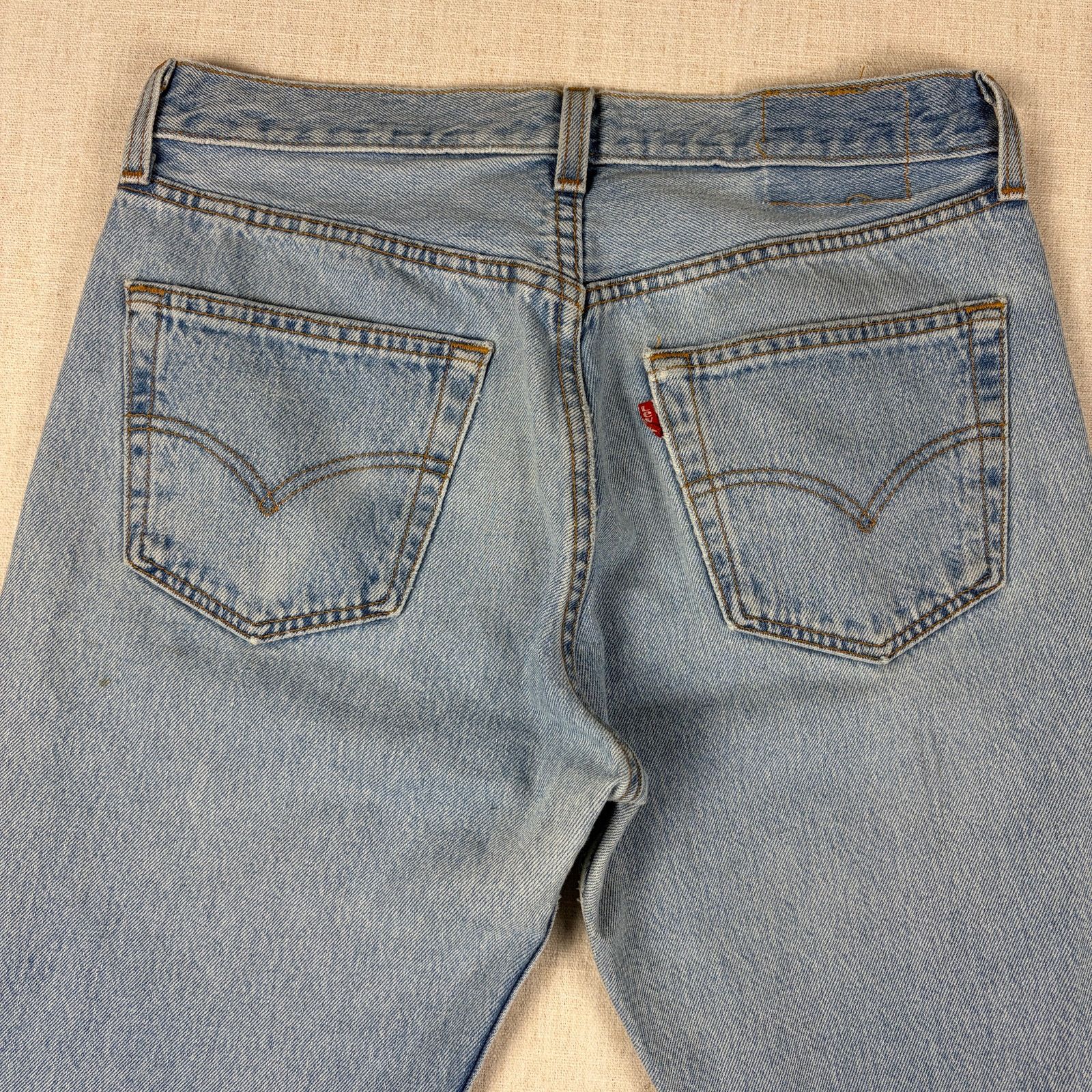 Levi's Vintage Levis Button Fly 501 Jeans Light Wash 33x32 Slim Fit Size US 30 / EU 46 - 9 Thumbnail
