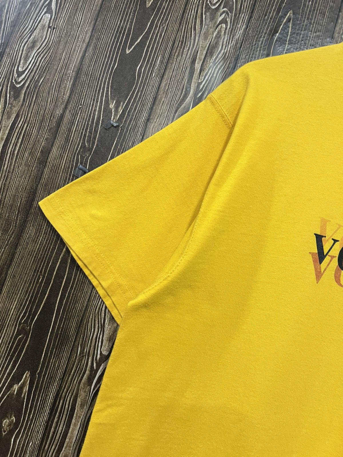 Vintage Volcom Skateboard Spellout Tshirt