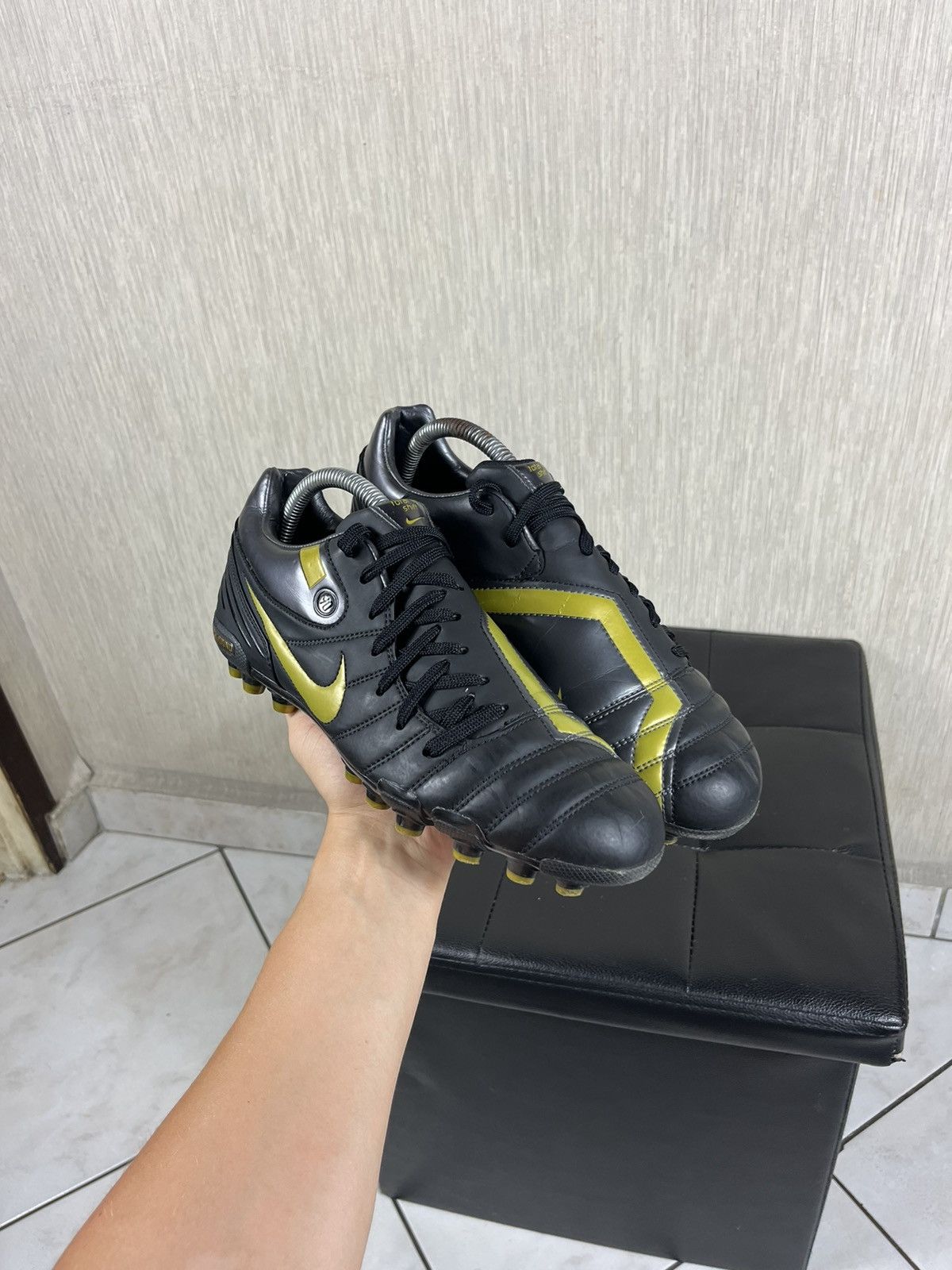 Vintage 2006 Nike Total 90 shift soccer shoes leather boots