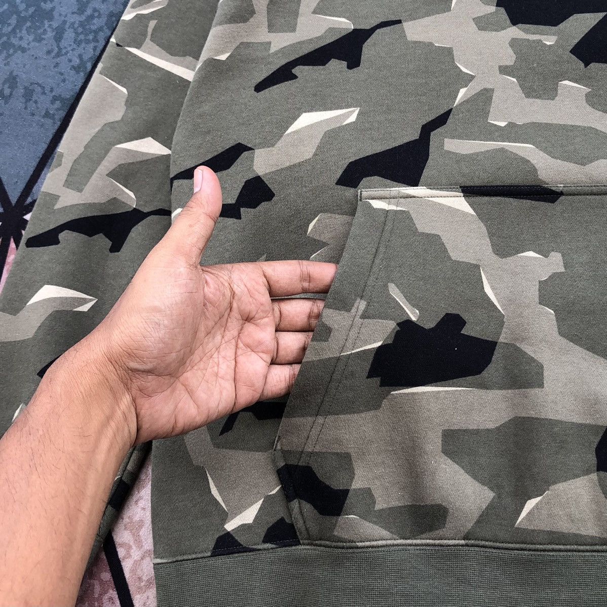 Nike Nike NSW Camo Hoodie Sweatshirts In Green Size US M / EU 48-50 / 2 - 7 Thumbnail