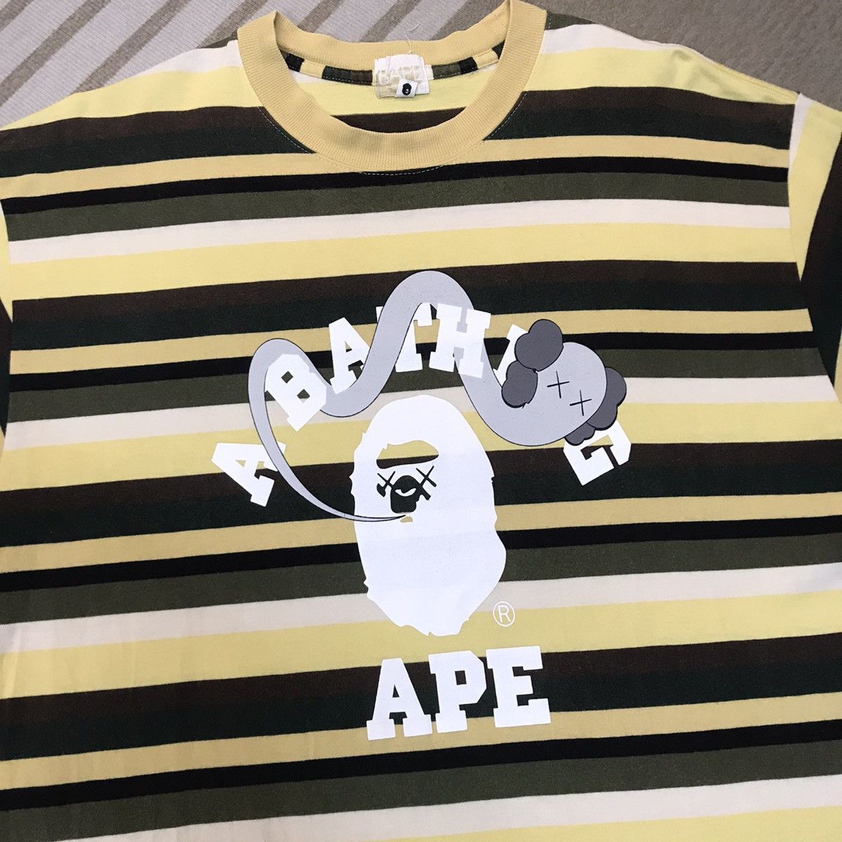 Japanese Brand × Kaws VINTAGE A BATHING APE X KAWS VERY RARE TEE Size US L / EU 52-54 / 3 - 2 Thumbnail