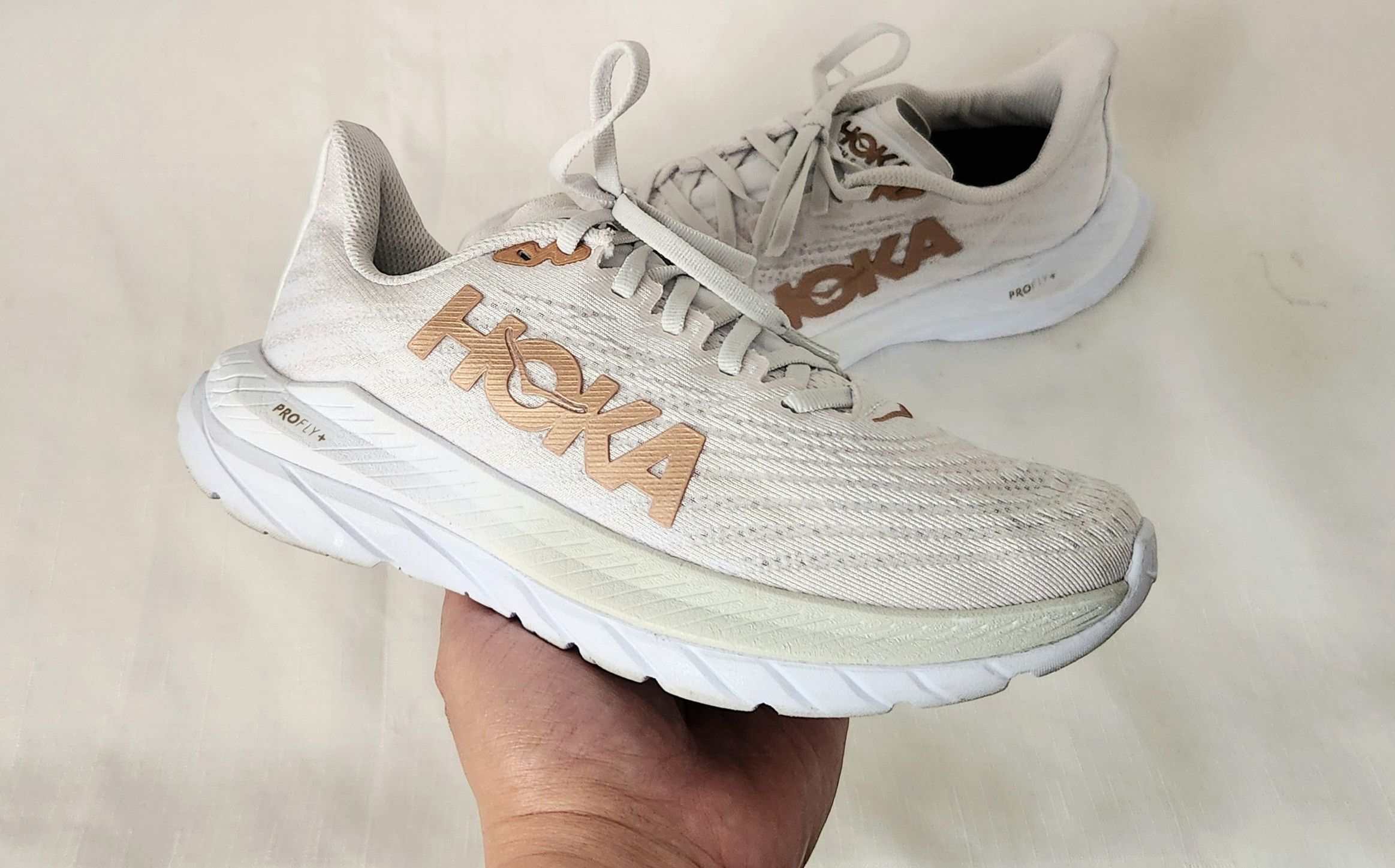 Hokan One Mach 5 Running Shoes Women's 1127894 size 7 B