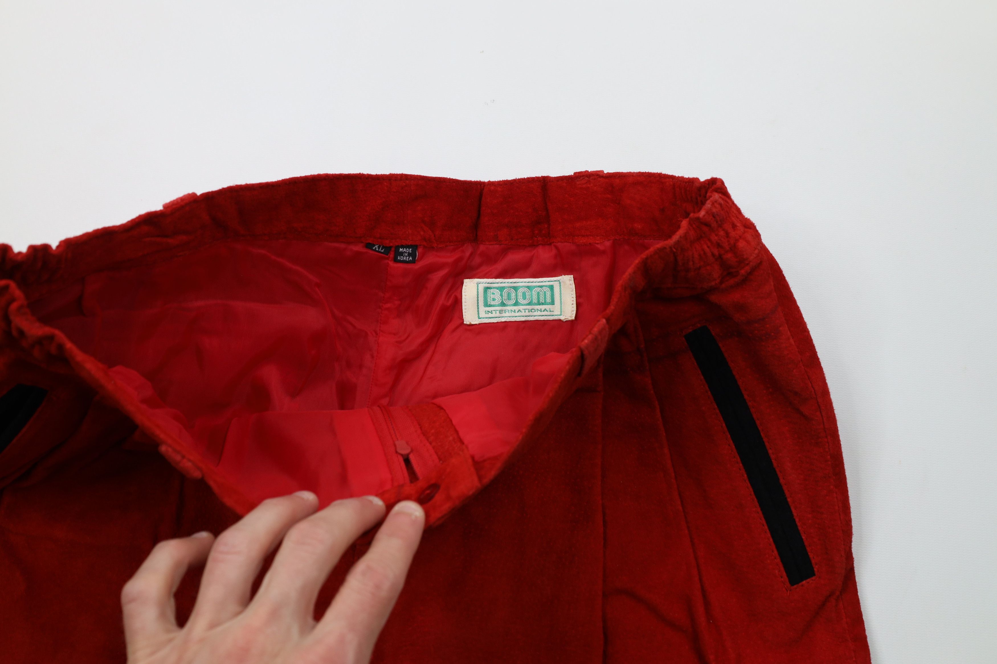Vintage Vintage 90s Streetwear Pleated Suede Leather Shorts Red Size US 36 / EU 52 - 8 Thumbnail