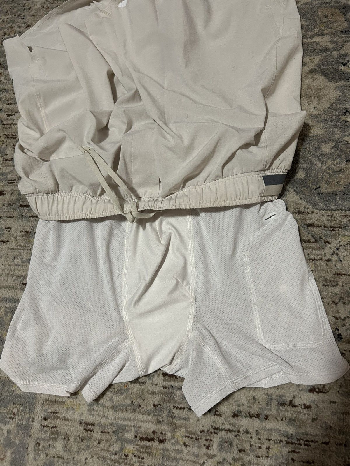 Lululemon Lululemon 5 inch seam shorts Size US 32 / EU 48 - 3 Thumbnail