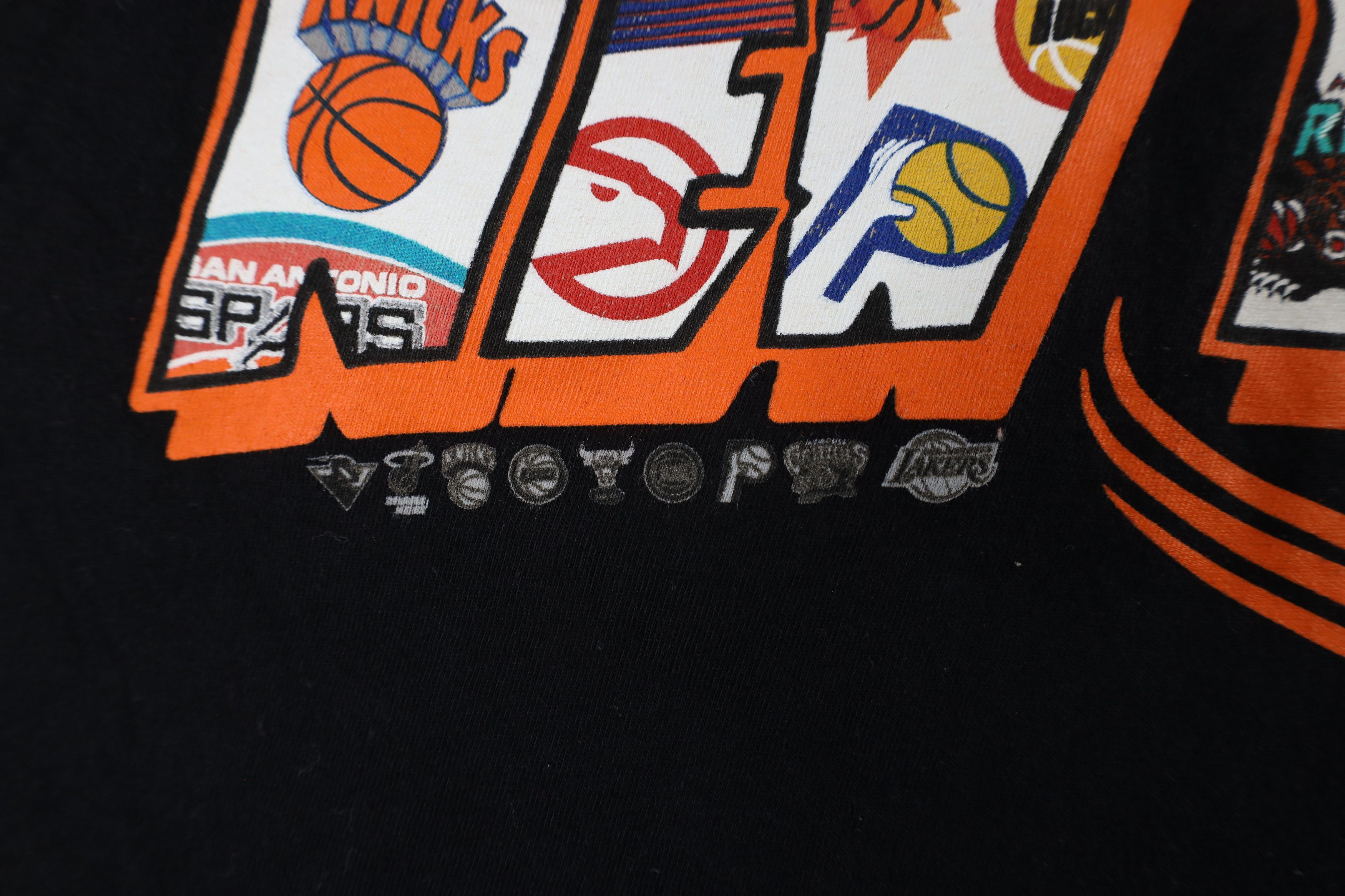 Mitchell & Ness × Vintage Mitchell & Ness Spell Out New York Knicks T-Shirt Black Size US L / EU 52-54 / 3 - 5 Thumbnail