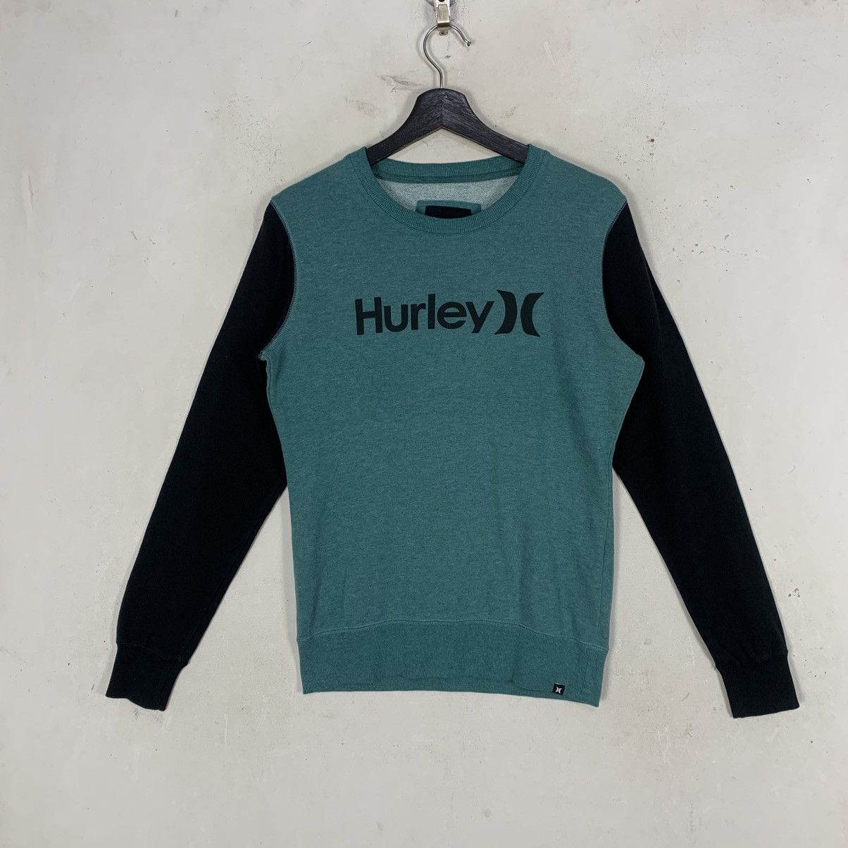 Hurley Hurley Apparel Surf Style JapaneseBrand Sweatshirt Size US S / EU 44-46 / 1 - 1 Thumbnail