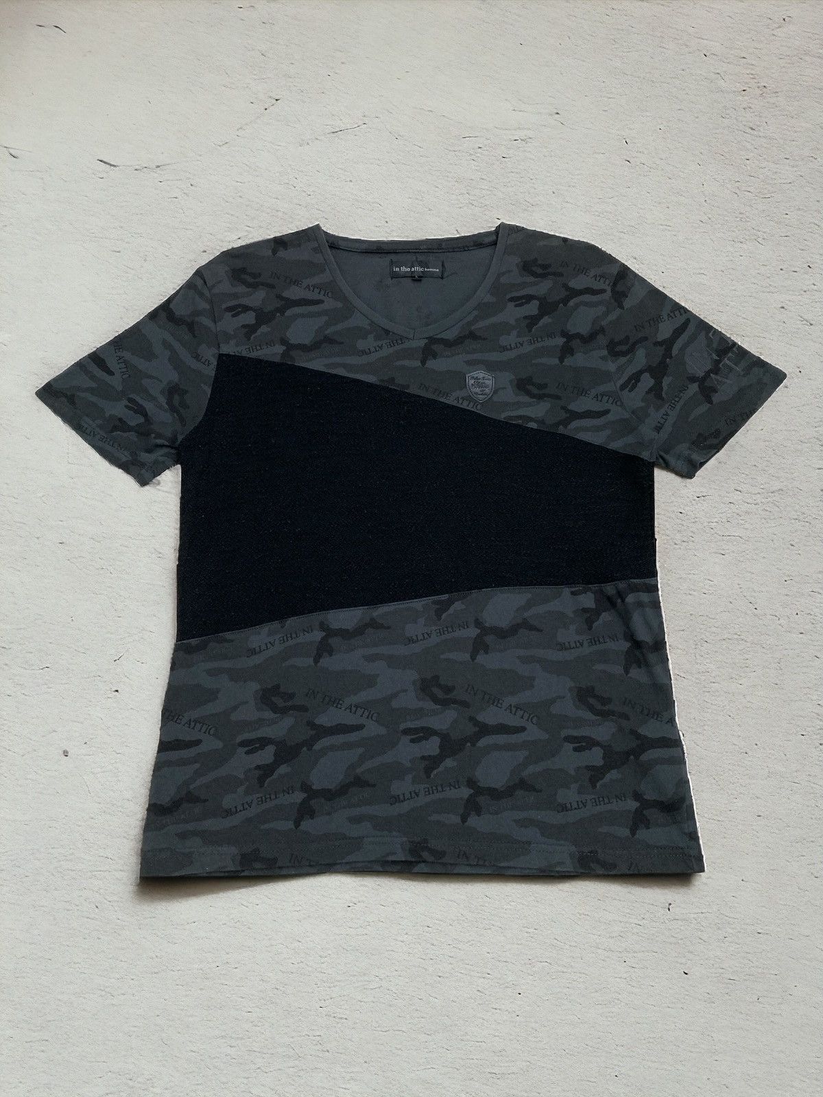 In The Attic × Japanese Brand In The Attic Homme V Neck Spellout Fullprint Hybrid Tee Size US L / EU 52-54 / 3 - 1 Thumbnail